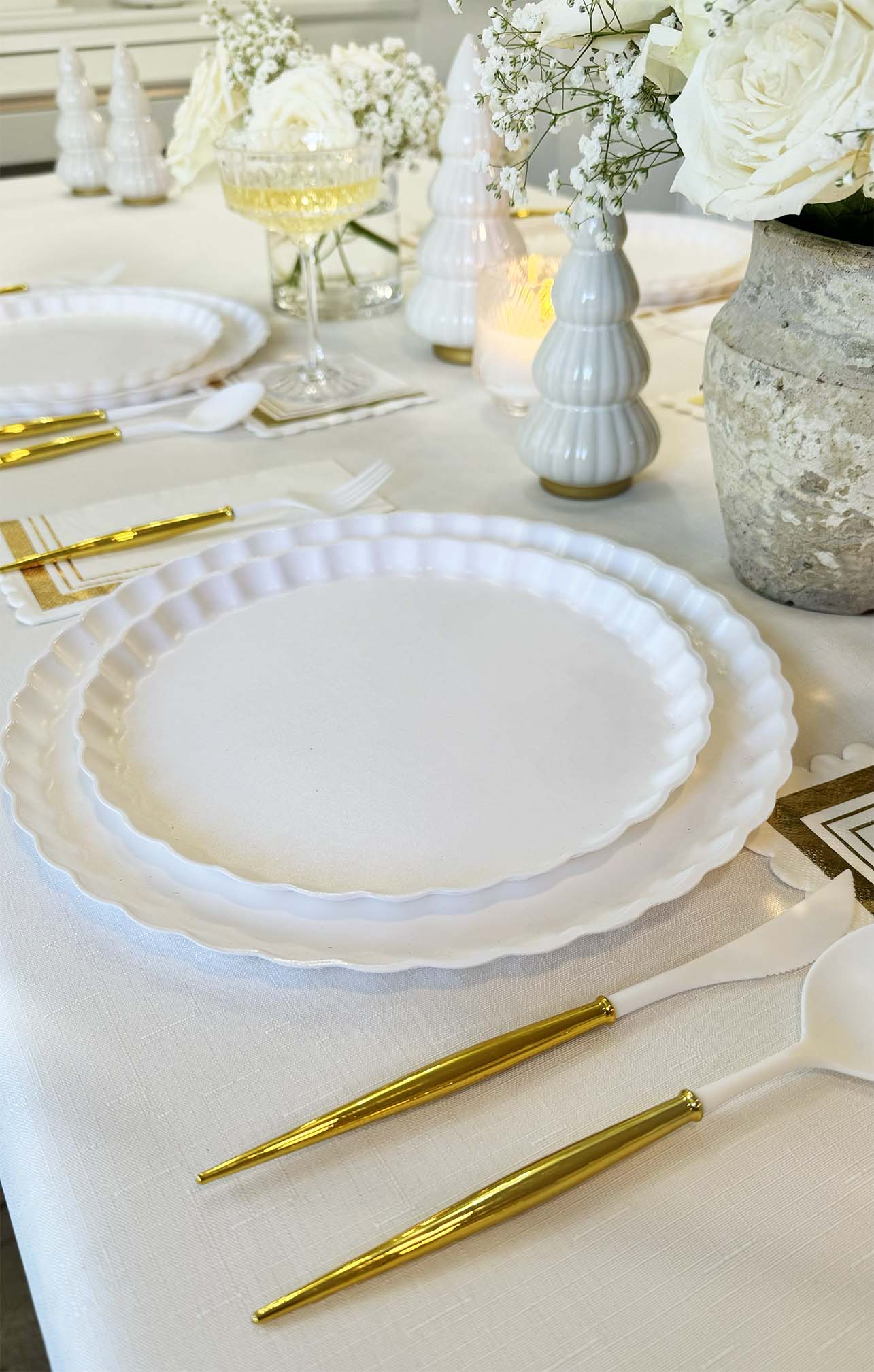 Elegant White Christmas Table Setting - 12-Piece Holiday Dinnerware Set for Festive Dining & Entertaining - Perfect for Holiday Parties, Family Gatherings & Seasonal Decor