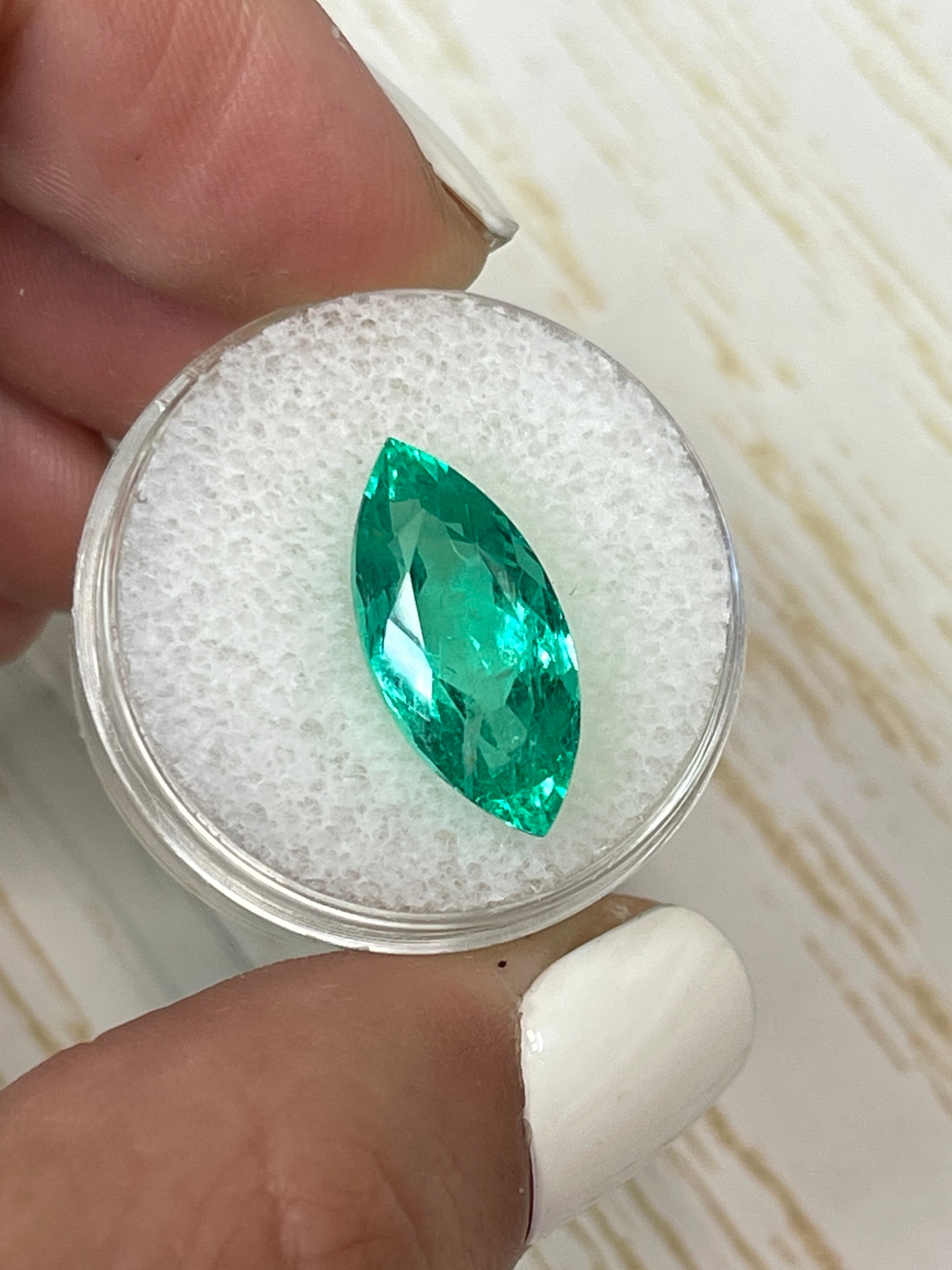 6.84 Carat 18.5x9mm Natural Colombian Green Emerald Marquise Cut Loose Gemstone for Jewelry Making - Perfect for Engagement Rings, Pendants & Earrings