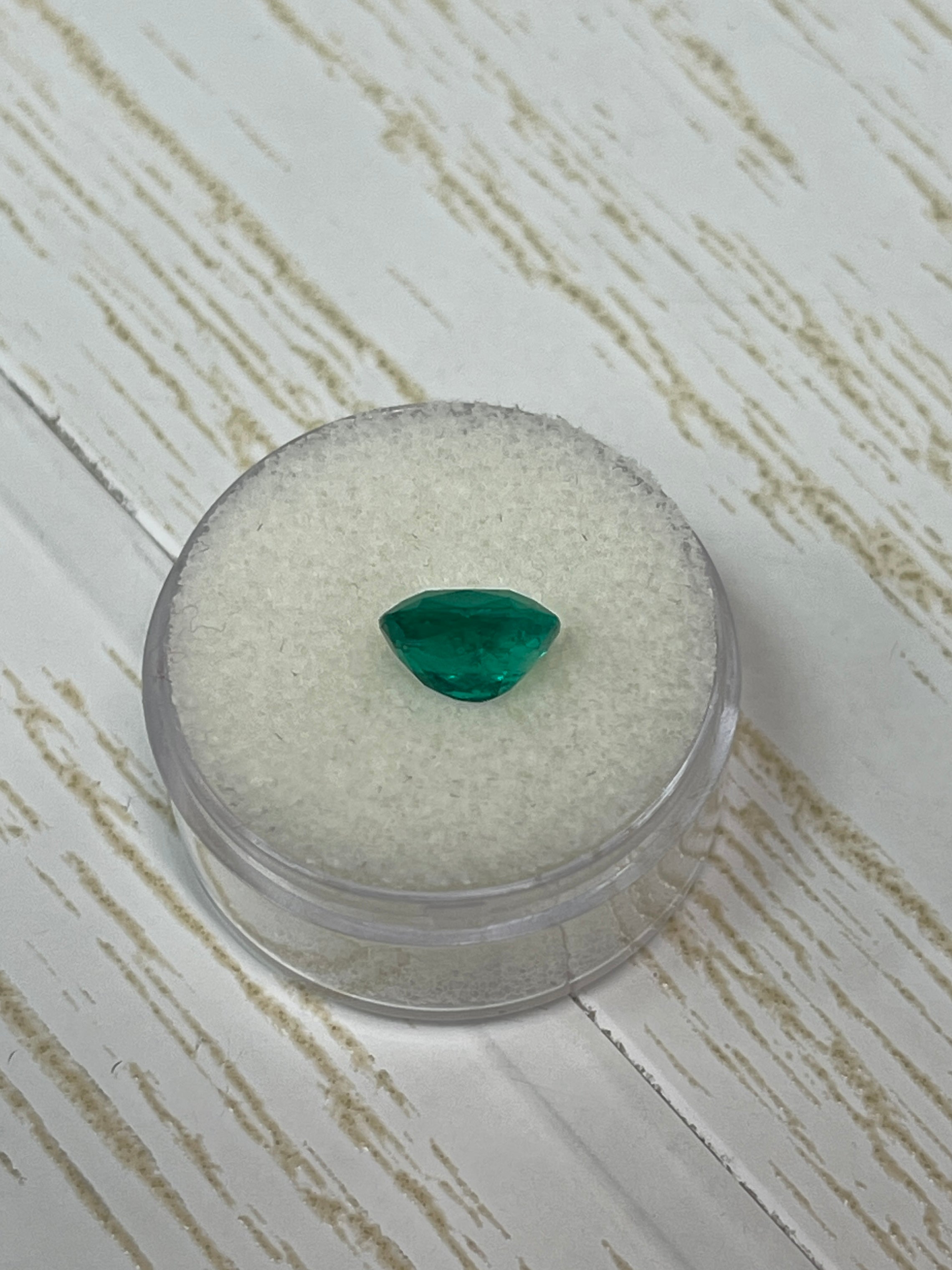 2.10 Carat 8x7mm Vivid Muzo Green Natural Colombian Loose Emerald Gemstone - Cushion Cut for Engagement Rings & Fine Jewelry Making