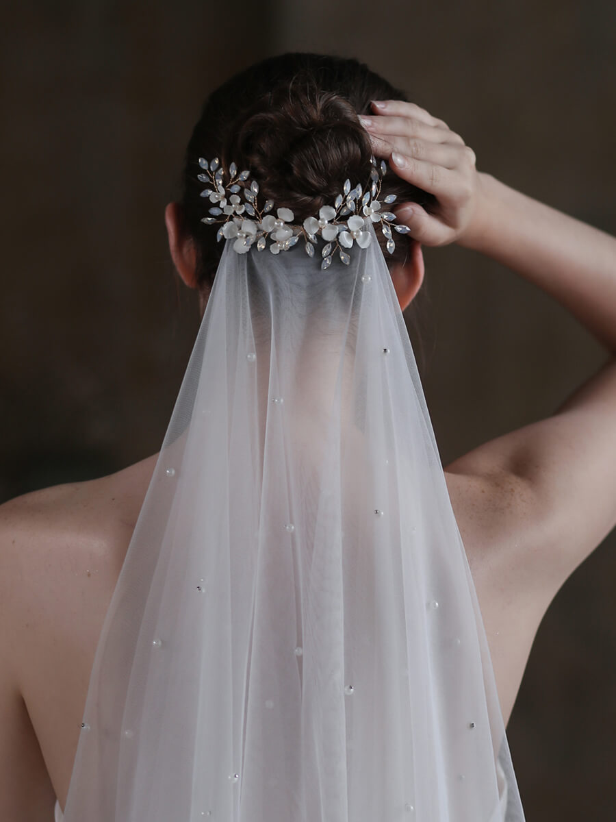 Elegant Pearl Embellished Tulle Wedding Veil with Bridal Headpiece - Perfect for Bridal Showers, Ceremonies & Romantic Photo Shoots