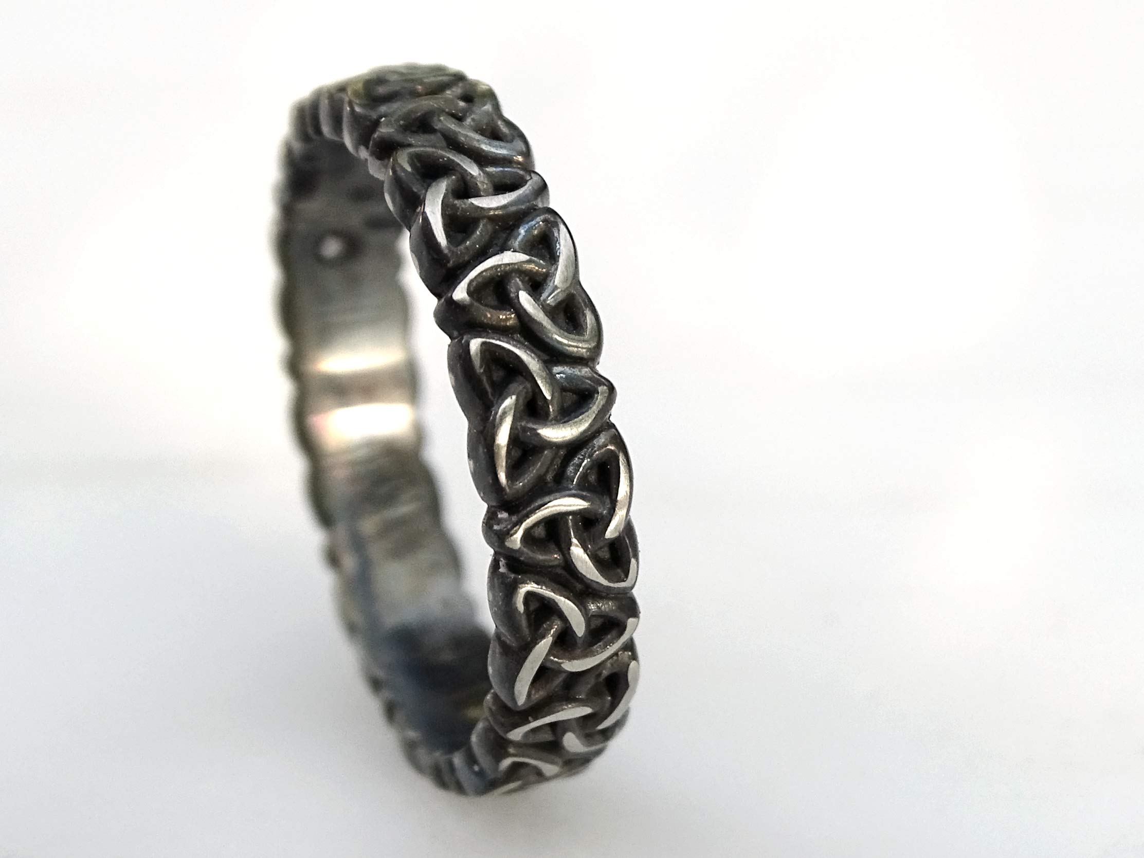 Viking Knot Ring - White Gold & Black Gold Trinity Knot Celtic Eternity Ring - Unique Men's Wedding Band - Perfect Gift for Him - Ideal for Viking-Themed Weddings, Anniversary Gifts & Norse Jewelry Collections