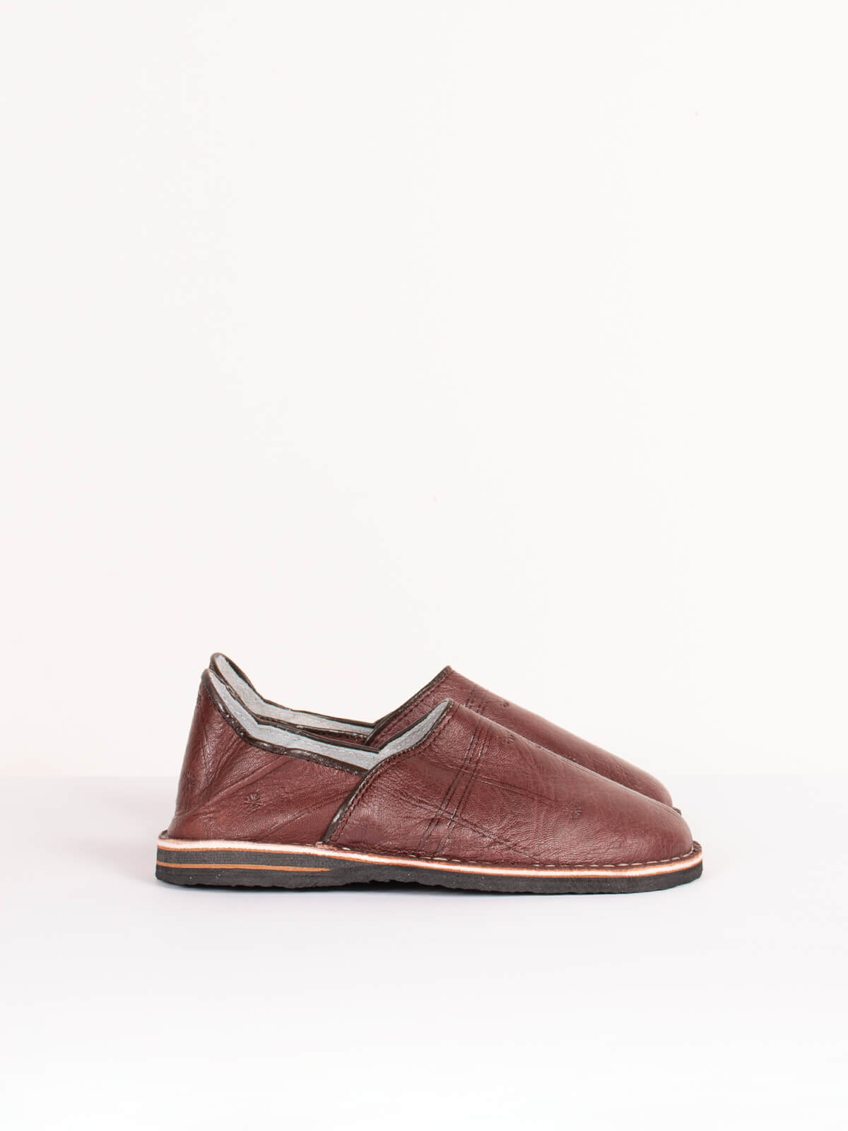 Authentic Moroccan Berber Babouche Slippers - Soft Leather Comfortable House Shoes for Men & Women - Perfect for Home, Lounge & Cultural Fashion (Brown)