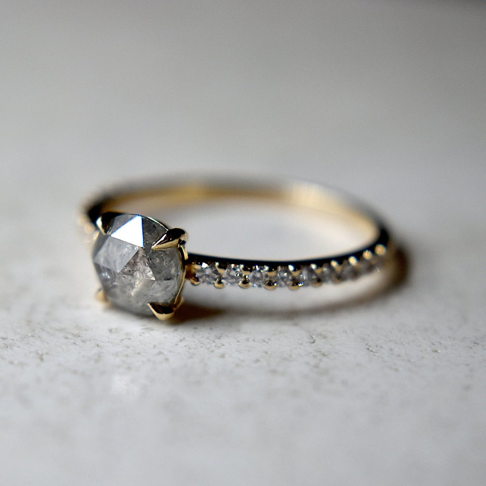 0.69ct Salt & Pepper Diamond Engagement Ring - Unique Vintage Style Wedding Band for Women - Perfect for Proposals, Anniversaries & Special Occasions