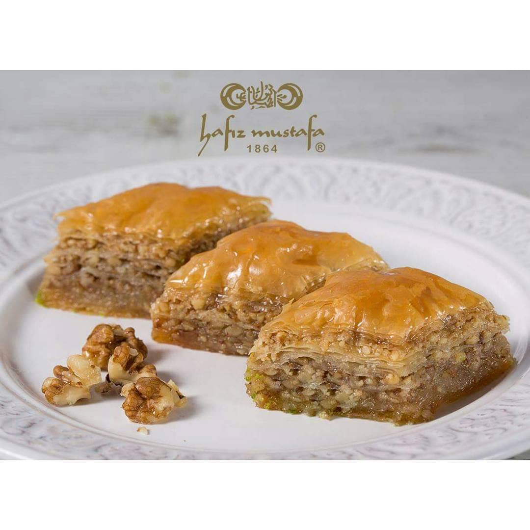 Premium Hafiz Mustafa 1864 Istanbul Baklava Pastry Gift Box - Authentic Turkish Baklava Dessert with Fresh Phyllo Dough, Pistachios, Hazelnuts & Walnuts - Perfect for Birthdays, Christmas & Special Occasions | Gourmet Snack, Holiday Gift & Party Dessert Tray