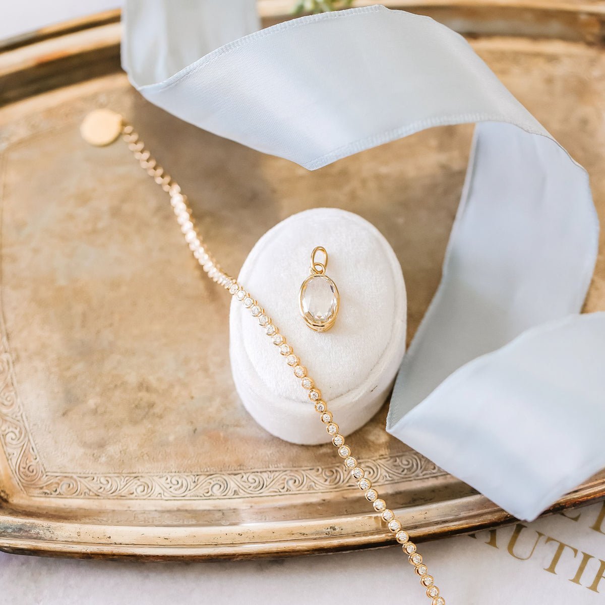 Fraiche Vintage Martha Oval Charm Necklace - 14K Gold Plated with White Topaz Gemstone for Women | Elegant Jewelry Gift for Birthday, Anniversary & Special Occasions