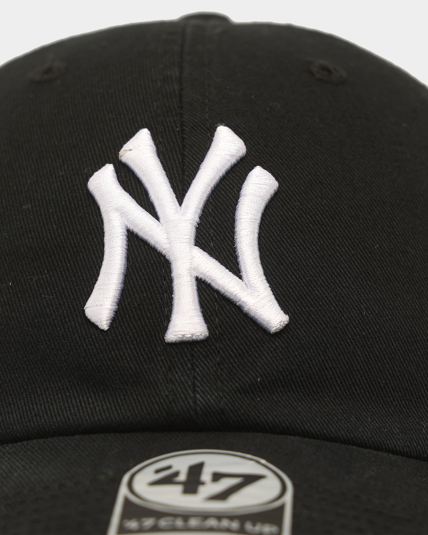 New York Yankees 47 Clean Up Strapback Adjustable Hat - Black & White Snapback Cap for Men & Women - Perfect for Baseball Games, Streetwear & Casual Outfits
