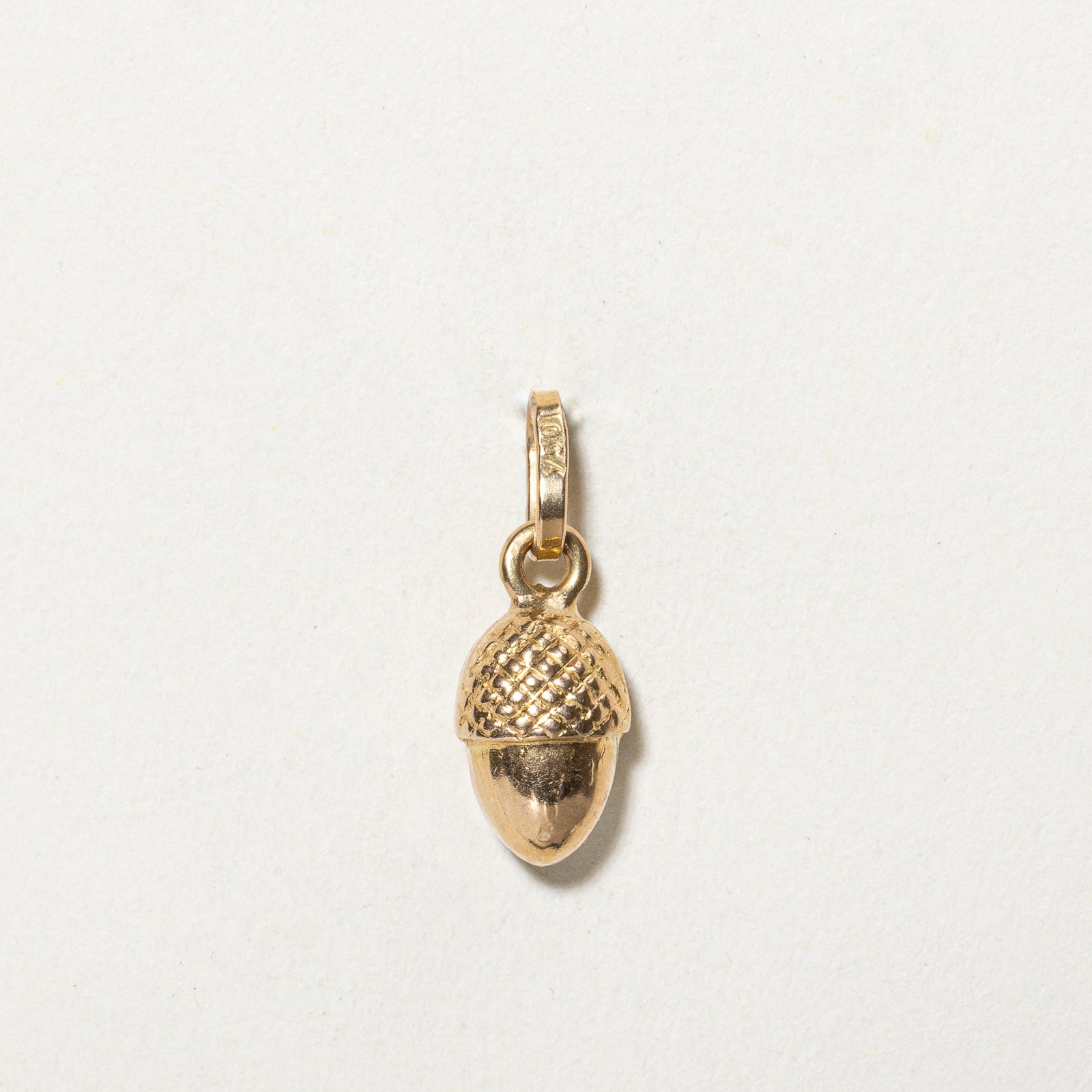18K Yellow Gold Acorn Charm Pendant Necklace - Elegant Jewelry Gift for Women - Perfect for Christmas, Birthday & Anniversary Celebrations