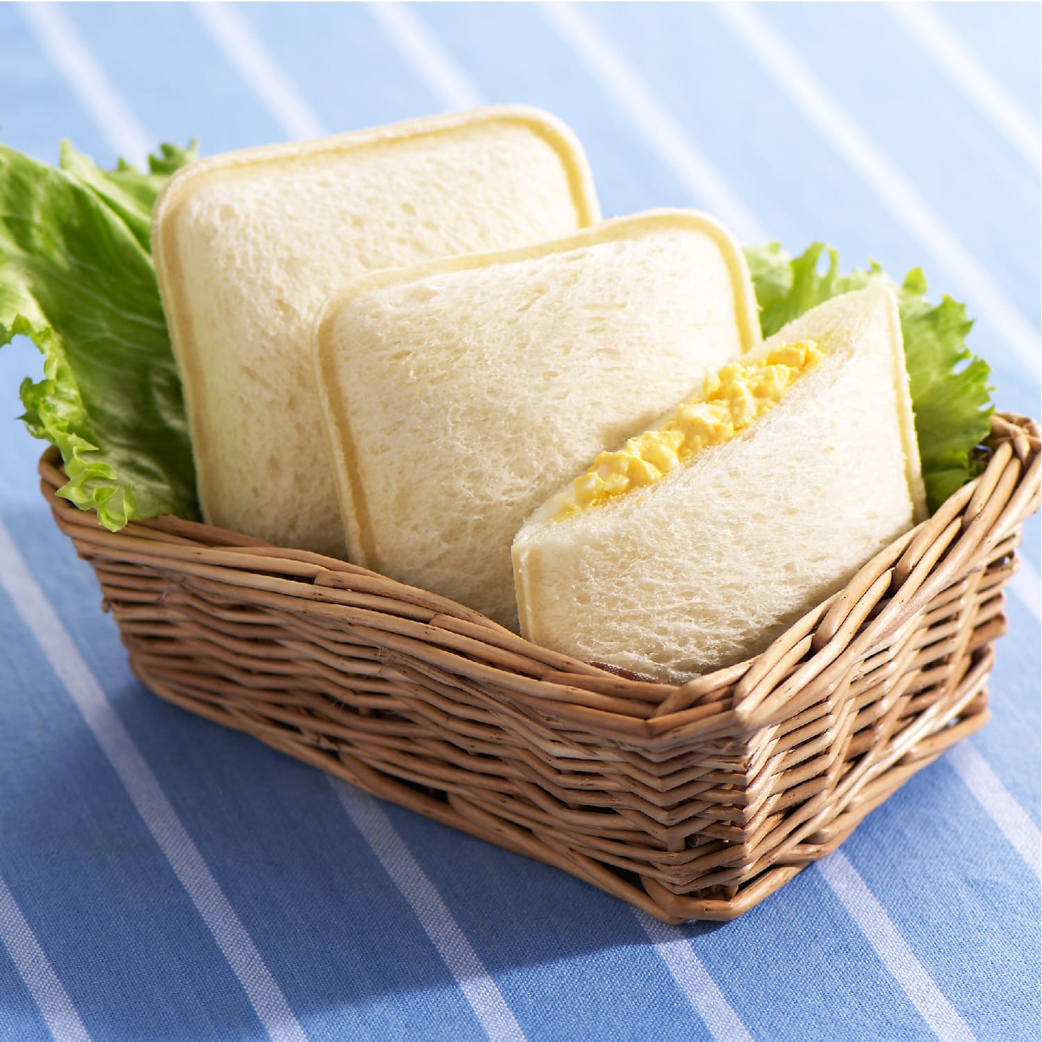 Akebono Square Sandwich Cutter & Sealer - Stainless Steel Lunch Box Tool for Perfectly Shaped Sandwiches - Ideal for School Lunches, Picnics, and Parties