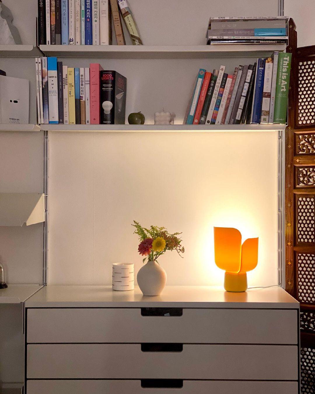 Elegant Petals Glass Table Lamp - Modern Home Decor for Bedroom, Living Room & Office - Soft Ambient Lighting for Relaxation & Cozy Atmosphere