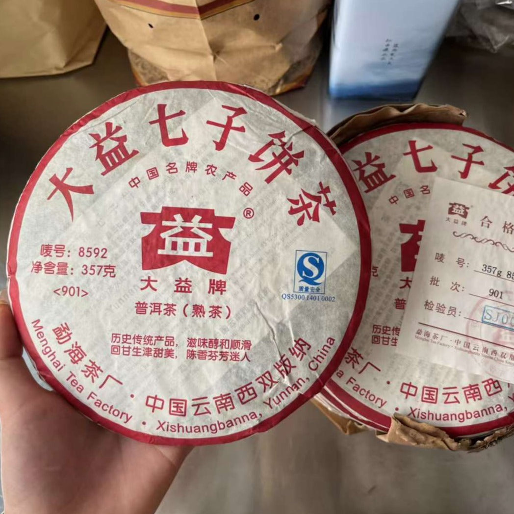 Da Yi (Daetea) 2009 Shou PuEr Ripe Puerh Tea Cake 8592 901 - Premium Aged Chinese Fermented Tea for Gifting, Collection & Daily Brewing