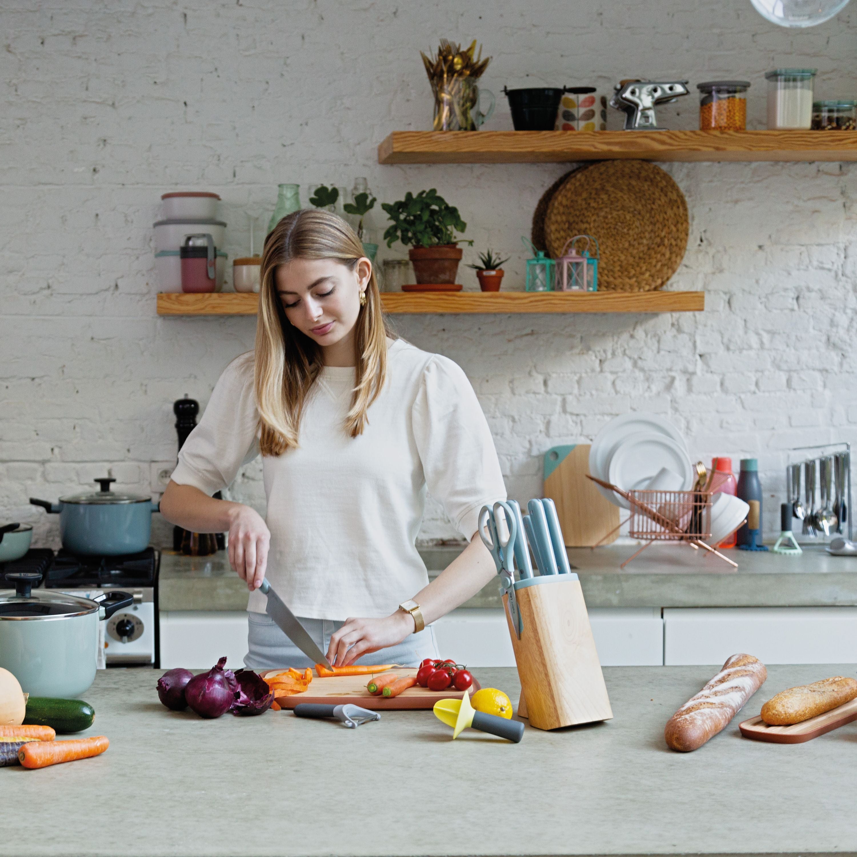 BergHOFF Leo Slate 8-Inch Stainless Steel Chef Knife - Professional Kitchen Knife for Chopping, Slicing & Dicing - Perfect for Home Cooks & Culinary Enthusiasts