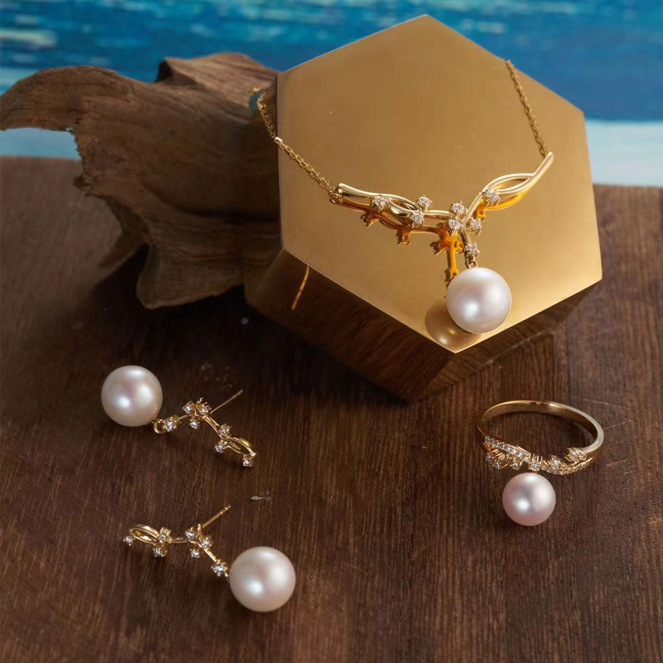 18K Gold Freshwater Pearl Ring KR00041 | Elegant Pearl Jewelry for Women - Perfect for Weddings, Anniversaries & Special Occasions