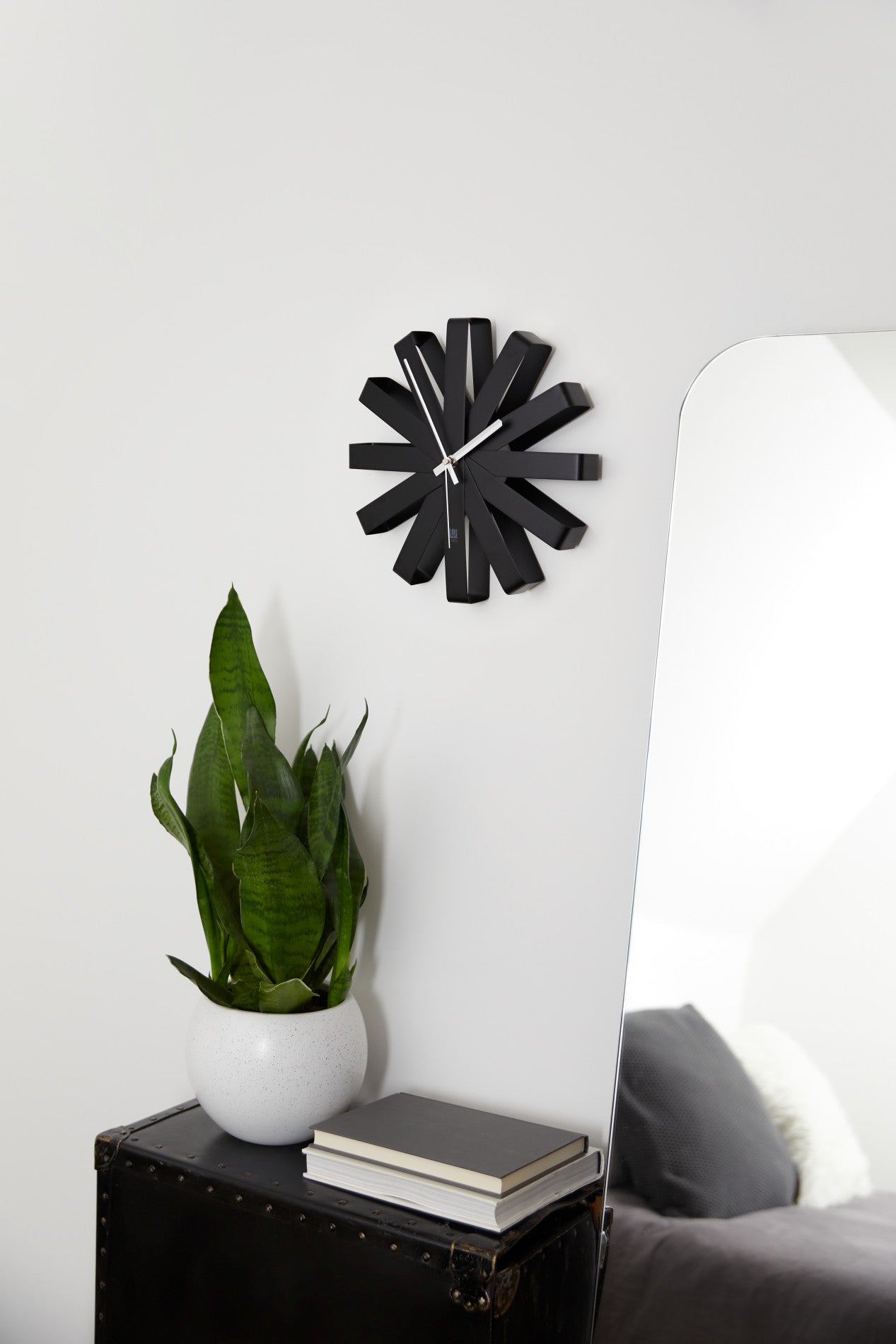 Elegant Ribbon Wall Clock - Silent Non-Ticking Decorative Clock for Living Room, Bedroom & Office - Perfect Home Décor Gift