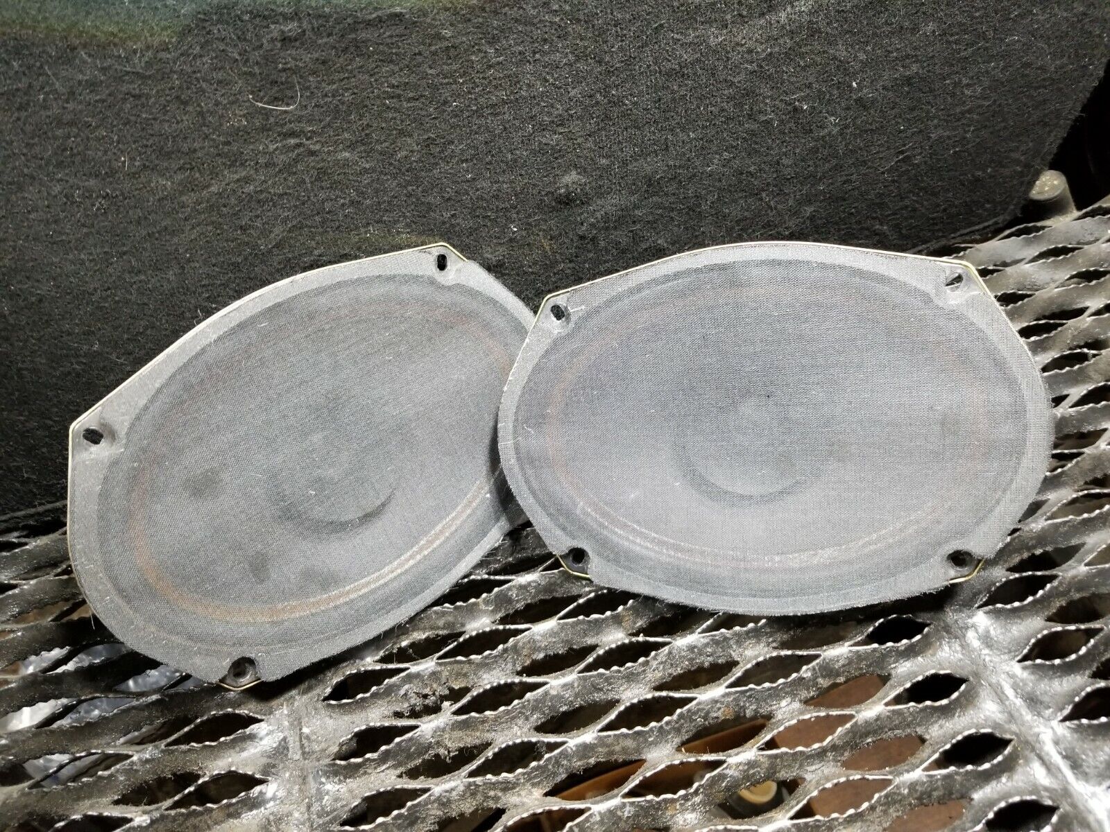 2005-2007 Dodge Magnum Rear Left & Right Deck Audio Speakers (2-Piece Set) - OEM Part #05059063AB - Perfect for Car Audio Upgrades & Replacement