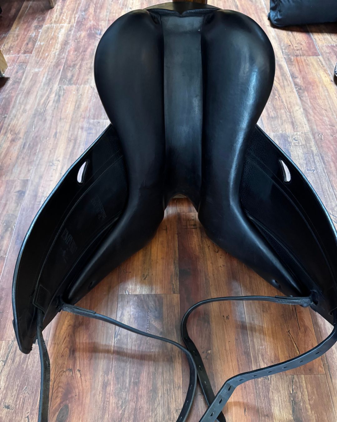 Equipe Emporio Special Dressage Consignment Saddle - Size 17.5