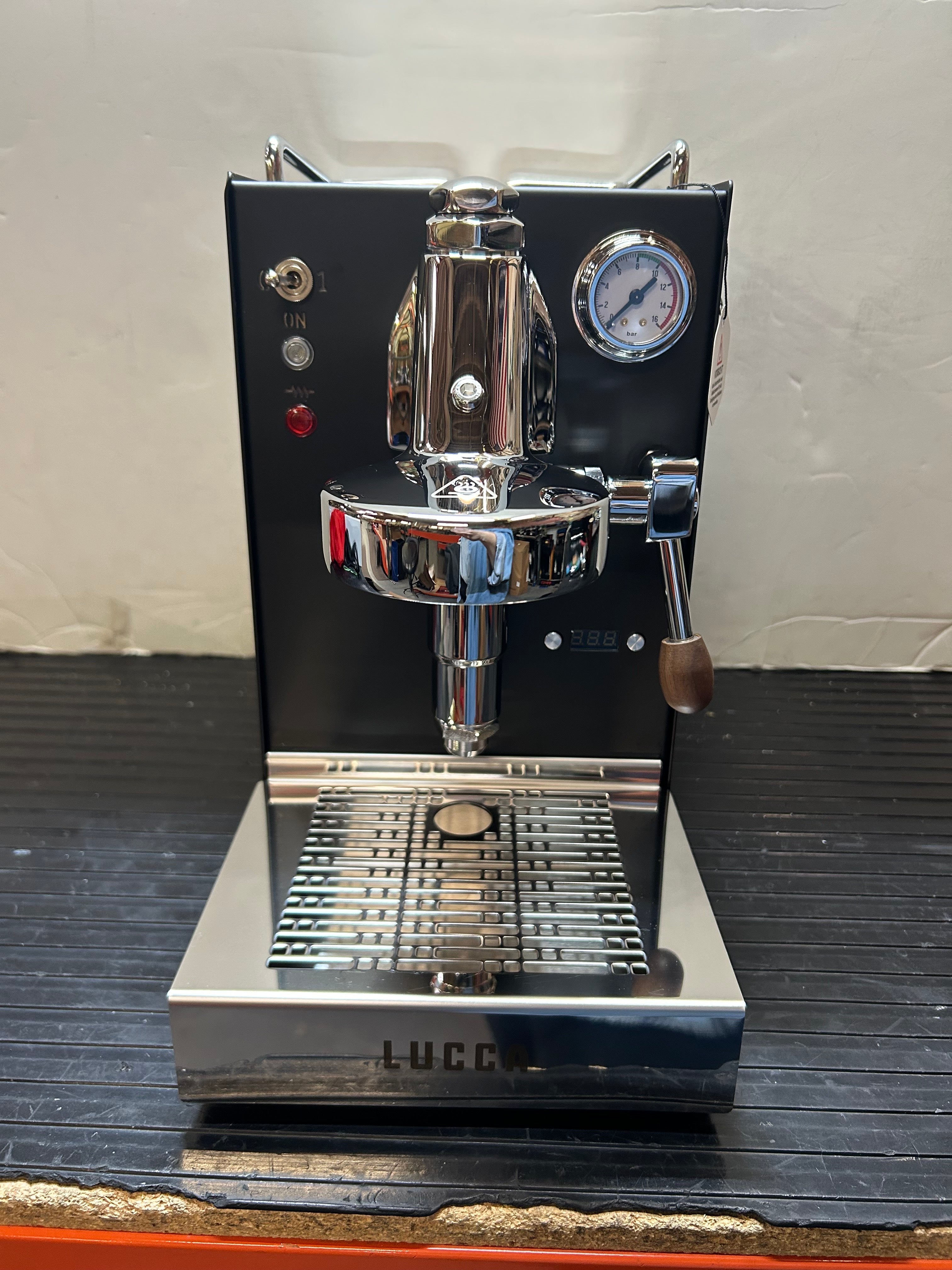 Refurbished LUCCA Solo (9728) Espresso Machine - Perfect for Home Baristas & Small Coffee Shops