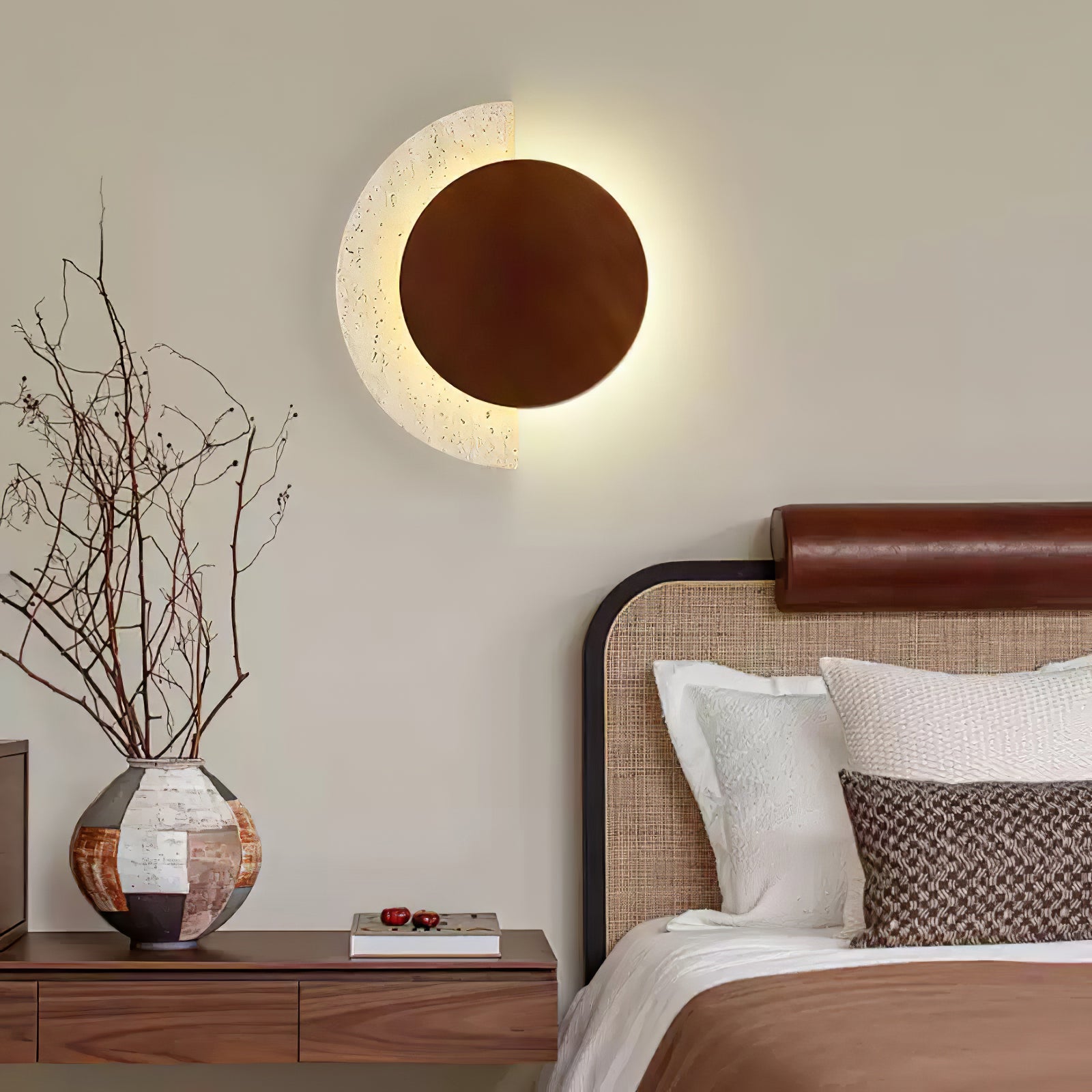 Elegant Crescent Halo Wall Sconce - Modern LED Wall Light Fixture for Bedroom, Living Room & Hallway Decor