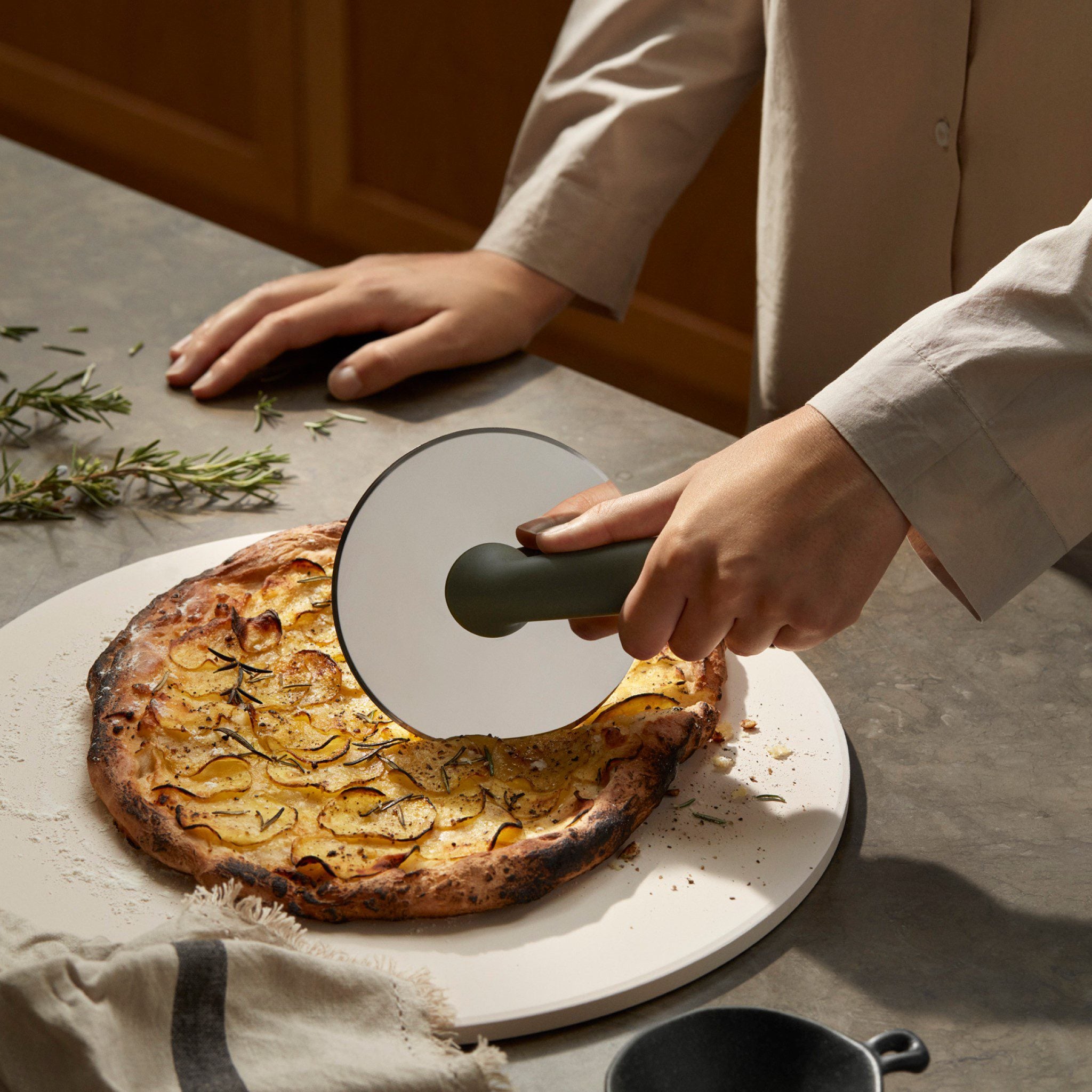 EVA SOLO Green Tools Pizza Cutter Wheel - Stainless Steel Blade, Ergonomic Handle - Perfect for Home Kitchen, Pizza Parties & Restaurants