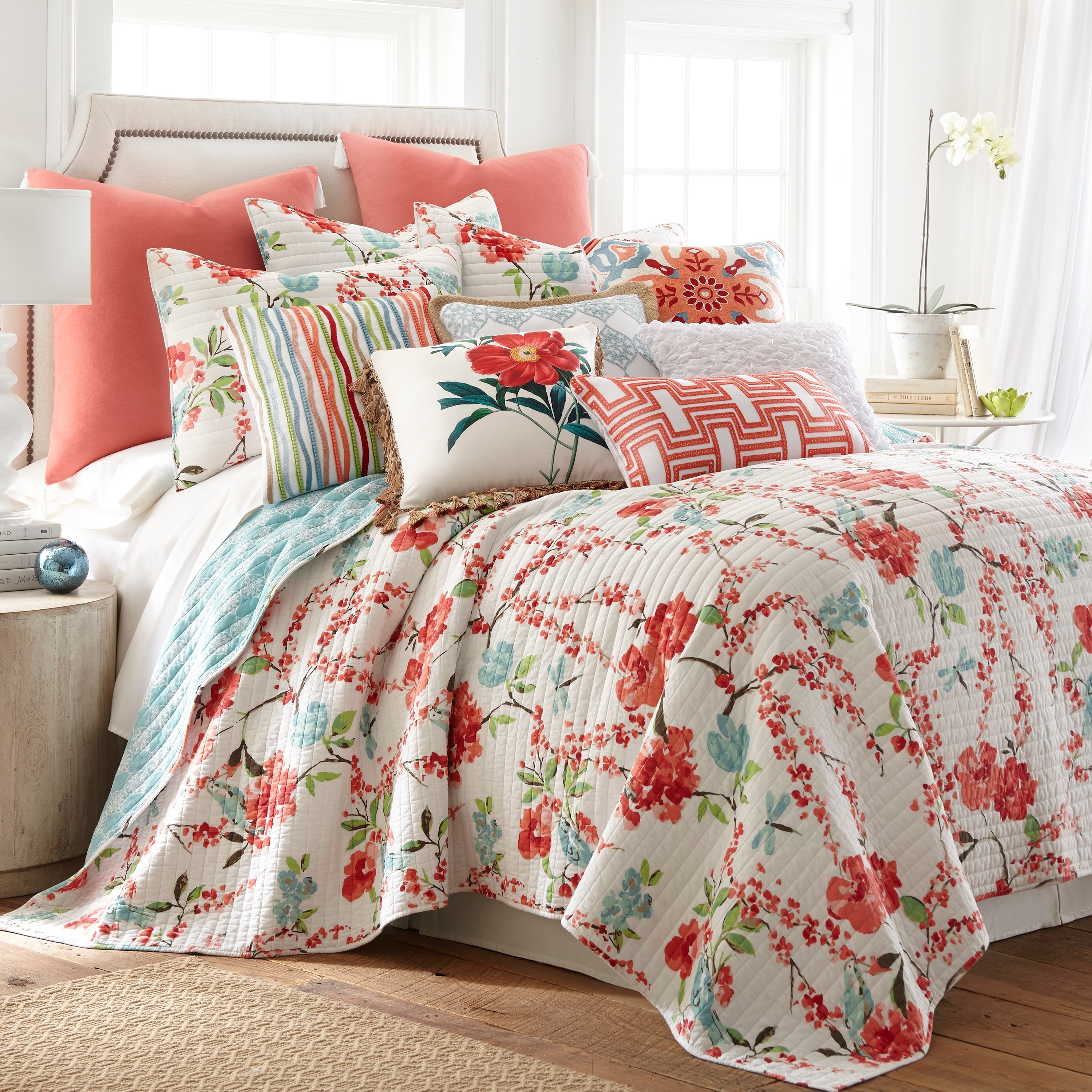 Simone Floral Quilt Set - Queen Size Bedding with Matching Pillow Shams - Soft & Breathable Comforter Cover for Cozy Bedroom Decor - Perfect for Master Bedroom, Guest Room & Airbnb Stays