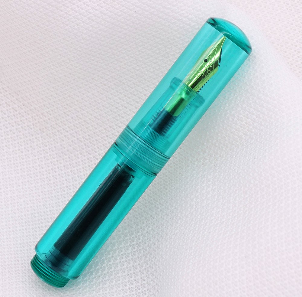 Majohn Wancai Mini Fountain Pen - Transparent Pocket-Sized Travel Pen with Fine 0.5mm Nib | Includes 6 Black Ink Cartridges | Perfect for Journaling, Note-Taking & Everyday Carry (Green)