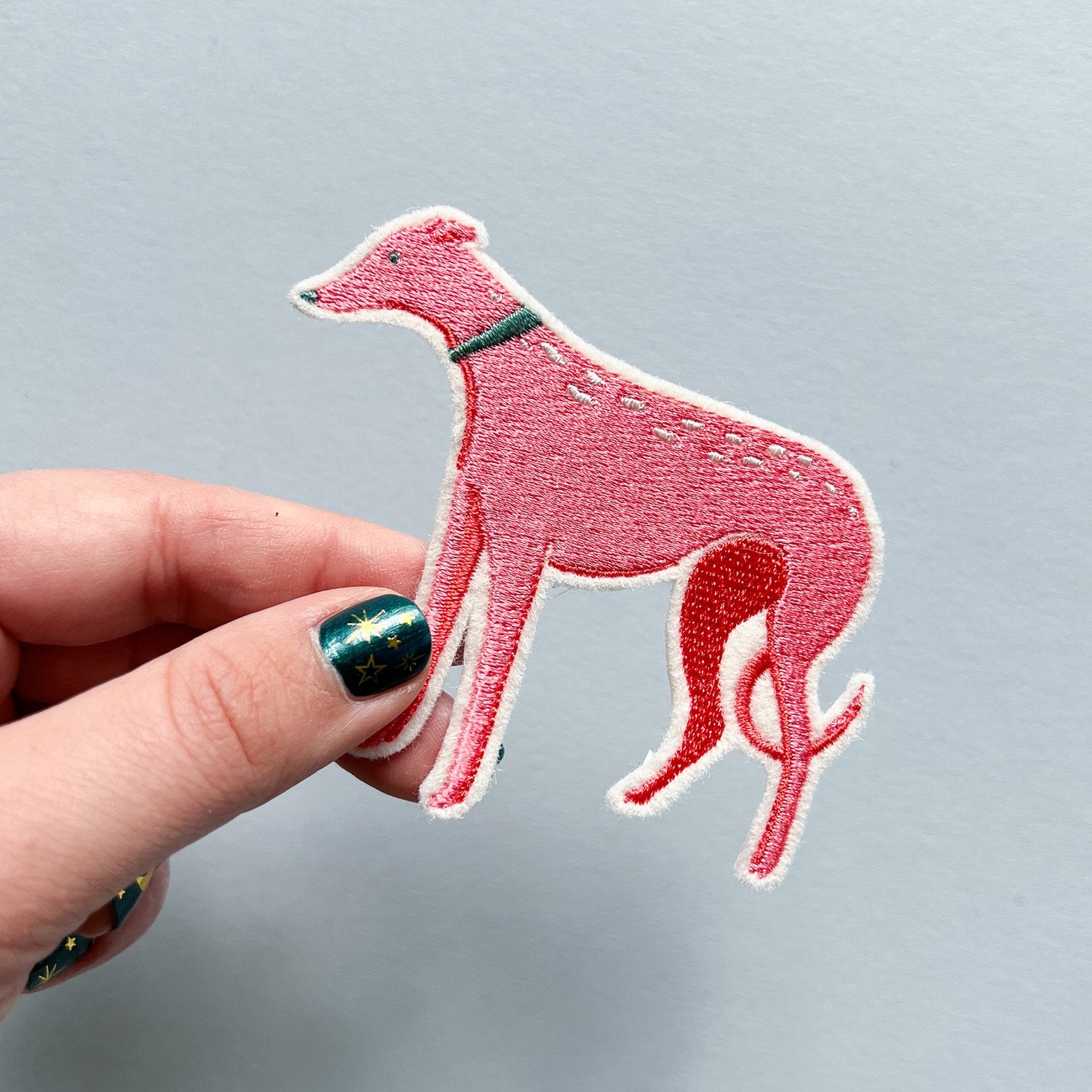 Bryony Moss Pink Albert Hound Patch - Vintage Floral Embroidered Iron-On Patch for Jackets, Bags & DIY Crafts (Perfect for Denim, Backpacks & Scrapbooking)