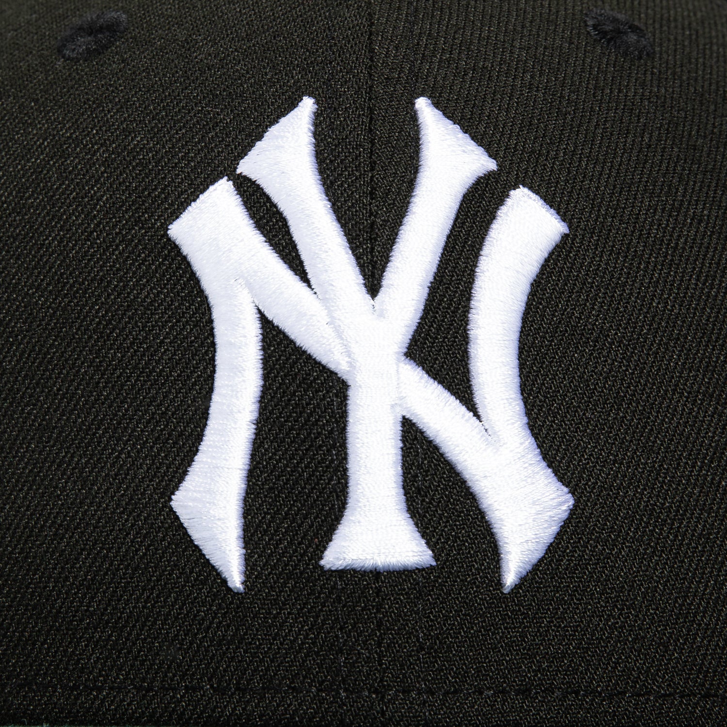 New Era 59Fifty New York Yankees 1949 World Series Patch Snapback Hat - Black, Green & White - Perfect for Baseball Games, Sports Fans & Streetwear Fashion