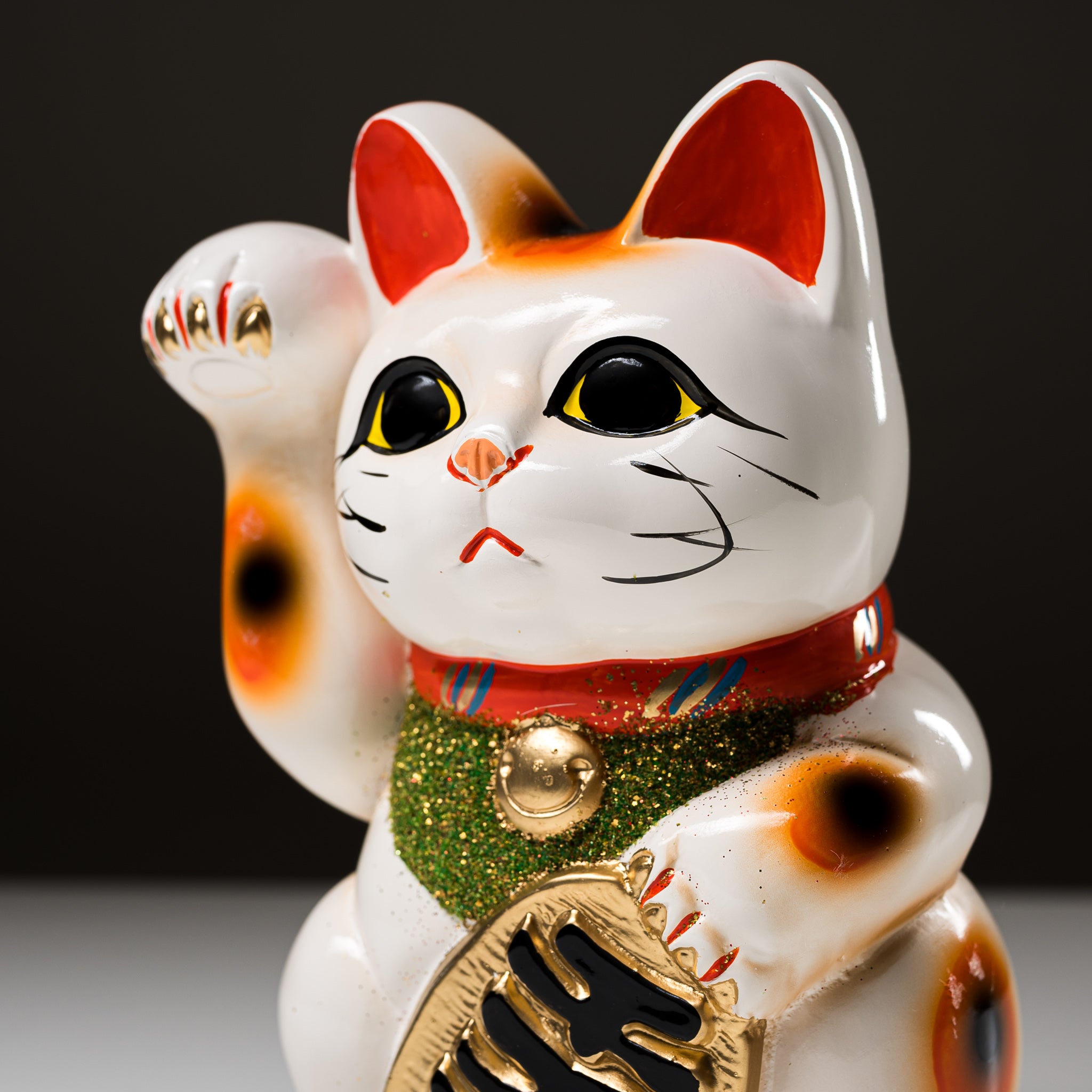 Tokoname Ware Lucky Cat Ornament - Right Hand Raised, 19cm Japanese Maneki Neko for Good Luck & Fortune - Perfect for Home Decor, Office Desk, Gift Giving & Japanese Culture Enthusiasts