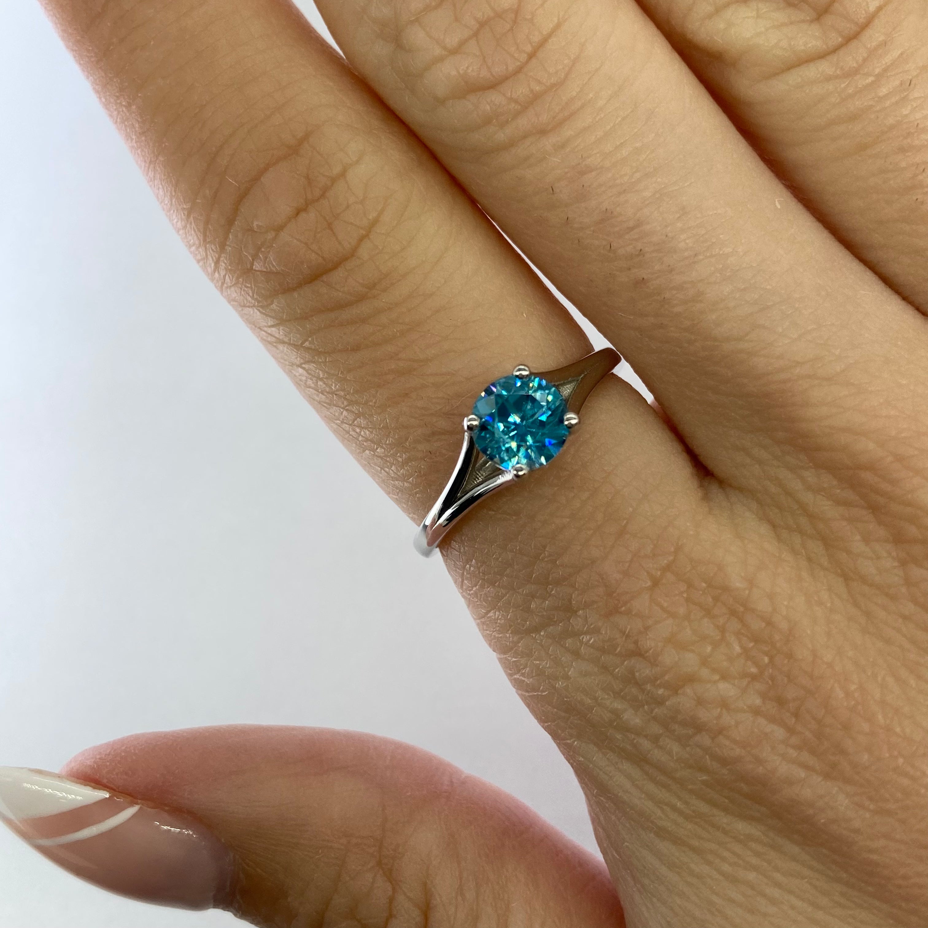 100 Ways Split Shank Platinum Blue Zircon Ring - 1.75ct Size 6.5 | Elegant Engagement & Anniversary Jewelry Gift for Women