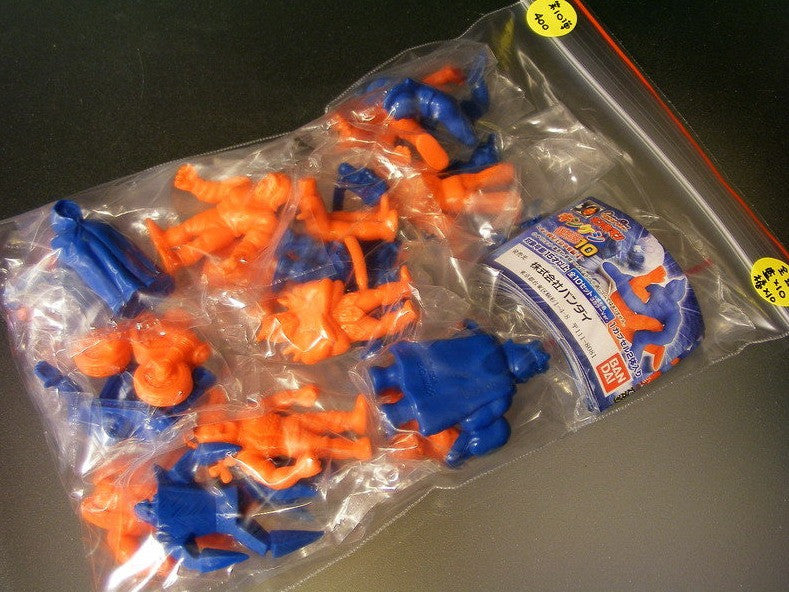 Bandai Gashapon Kinnikuman Part 10 Figure Set - 20 Collectible Action Figures (10 Blue & 10 Orange) - Perfect for Anime Fans, Display & Toy Collection