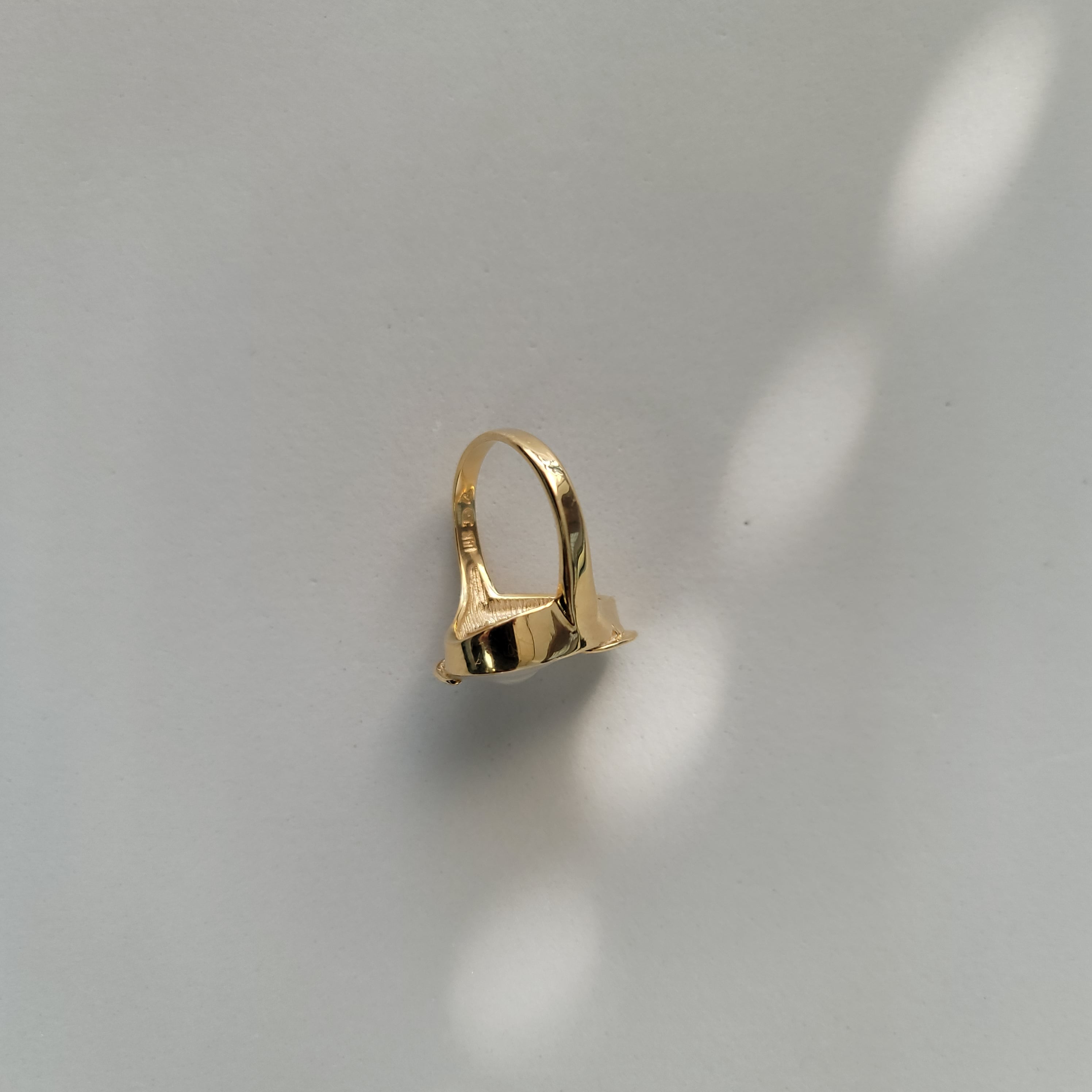 14K Yellow Gold Mother of Pearl Ring for Women - Elegant Jewelry Gift for Birthday, Anniversary & Special Occasions