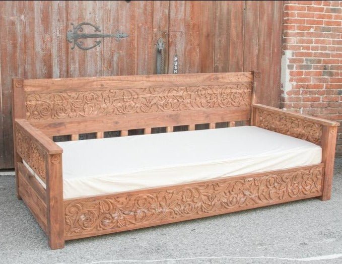 Hand Carved Solid Wood Floral Daybed - Natural Wooden Sofa Bed for Living Room, Patio & Garden Relaxation