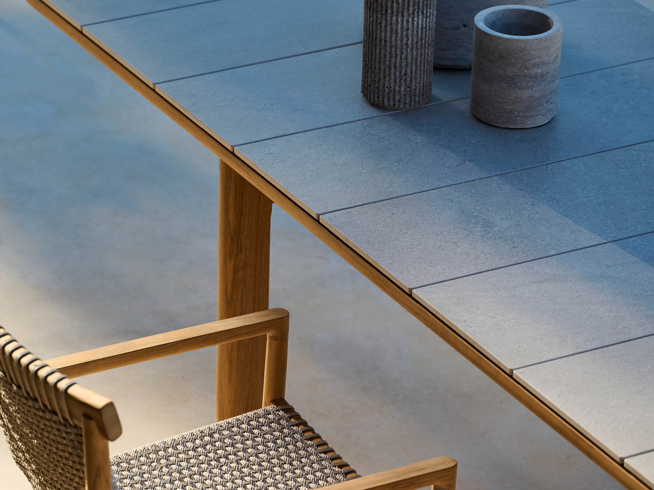 Modern Amanu Dining Table - Solid Wood Kitchen Table for 6 - Perfect for Family Dinners & Entertaining Guests