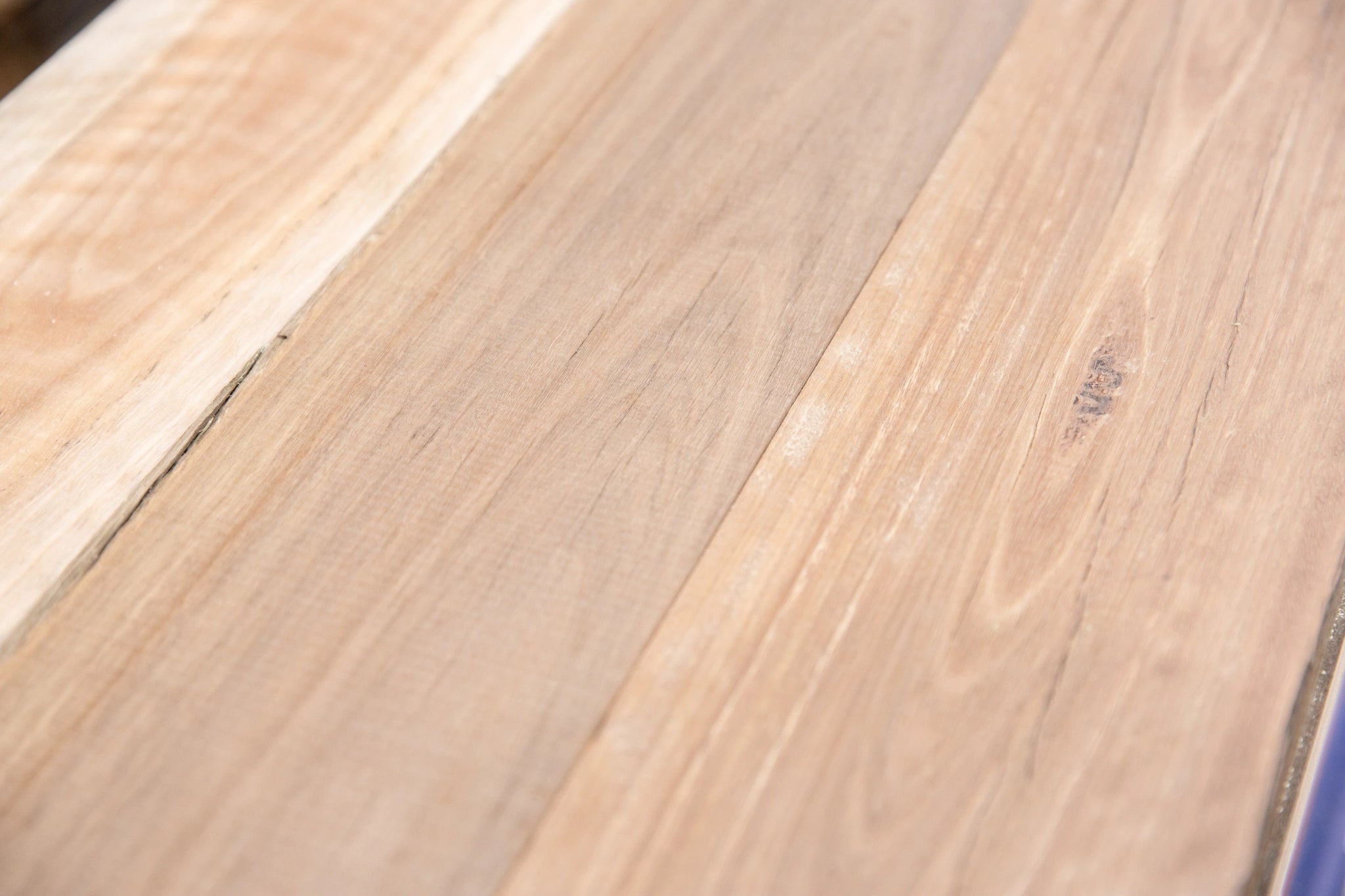 Premium Kiln-Dried Queensland Spotted Gum Timber - 200x25mm Rough Sawn Joinery Wood for Furniture & Flooring | Standard Grade Hardwood for DIY Projects & Home Renovations