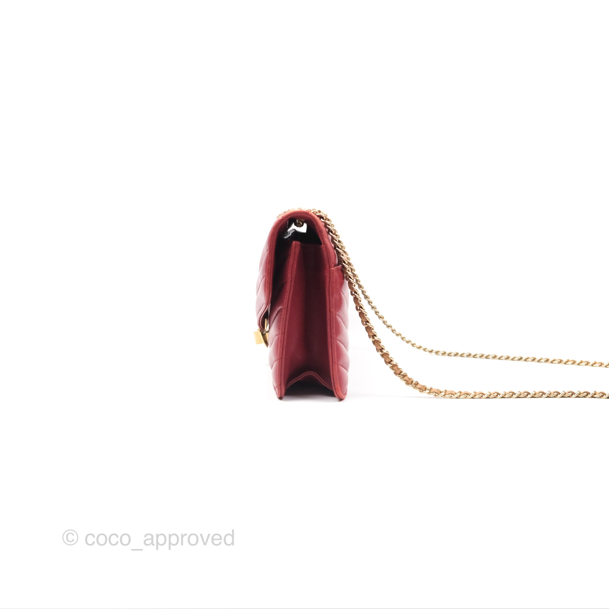 Chanel Chevron Shoulder Bag in Red Calfskin Leather with Aged Gold Hardware - Luxury Crossbody Purse for Women, Perfect for Parties, Date Nights & Special Occasions