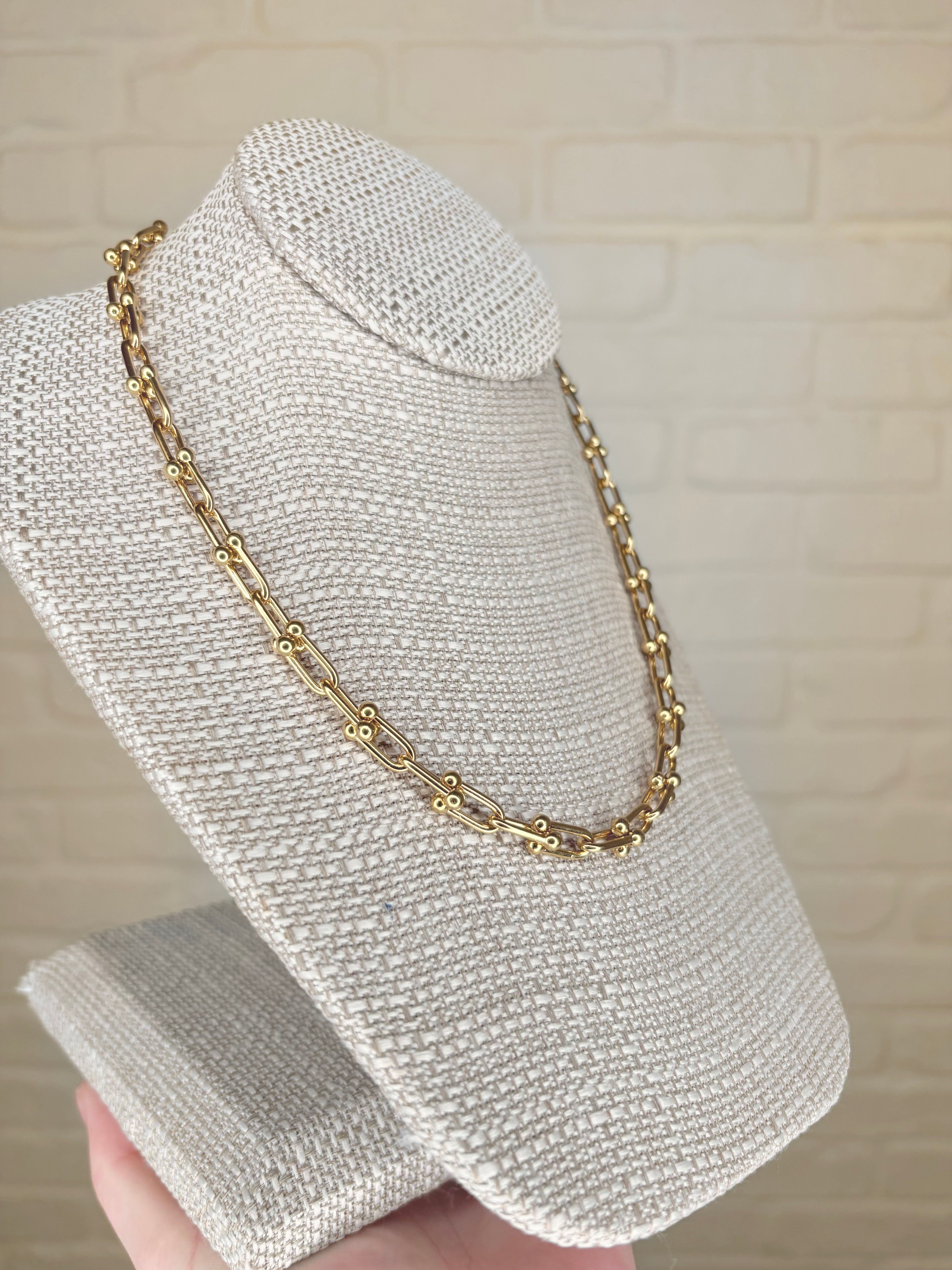 Closest Link Necklace for Women - Elegant Gold & Silver Chain Necklace - Dainty Layering Jewelry Gift for Her - Perfect for Everyday Wear, Date Nights & Special Occasions