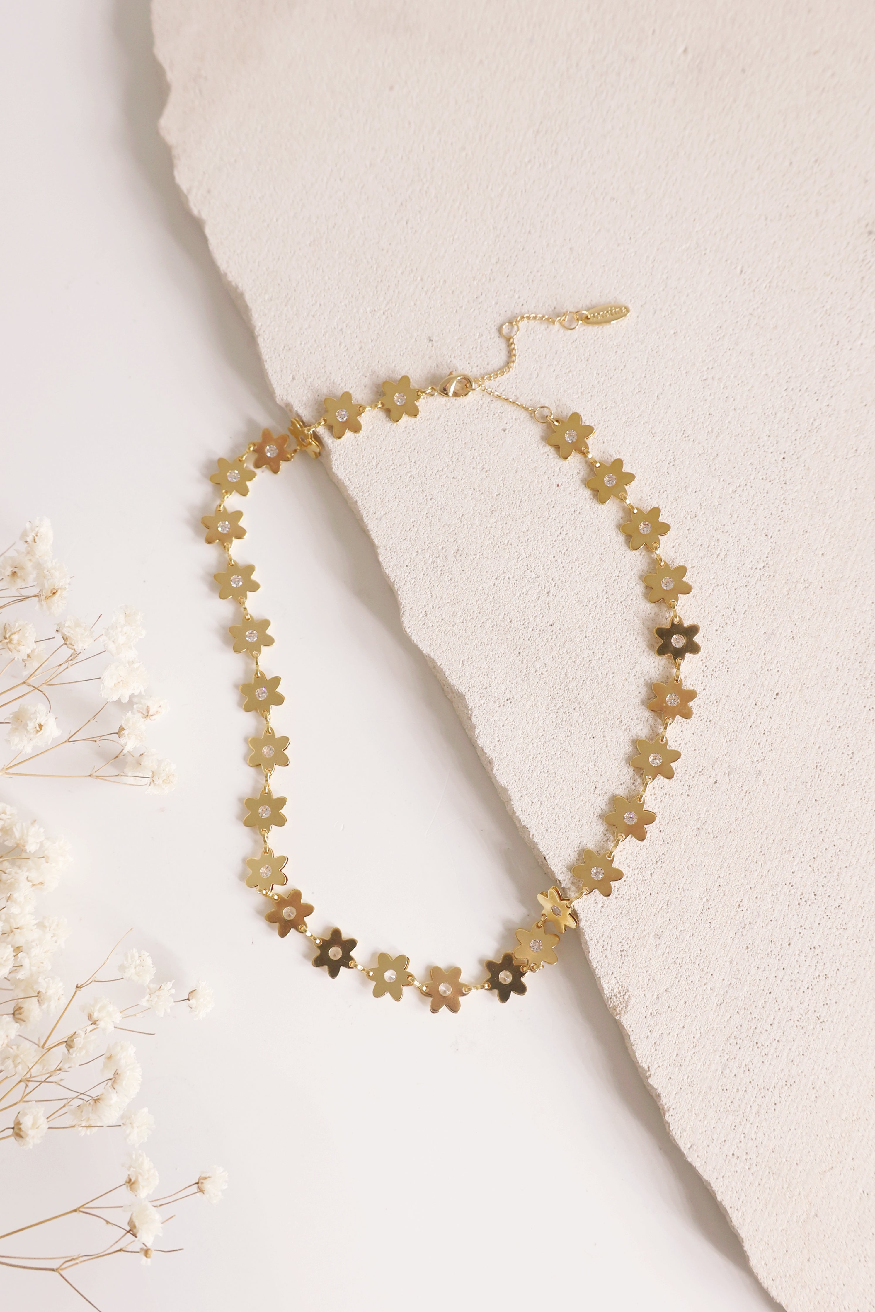 Daisy Choker Necklace for Women - Floral Adjustable Fashion Jewelry - Perfect for Weddings, Parties & Everyday Wear
