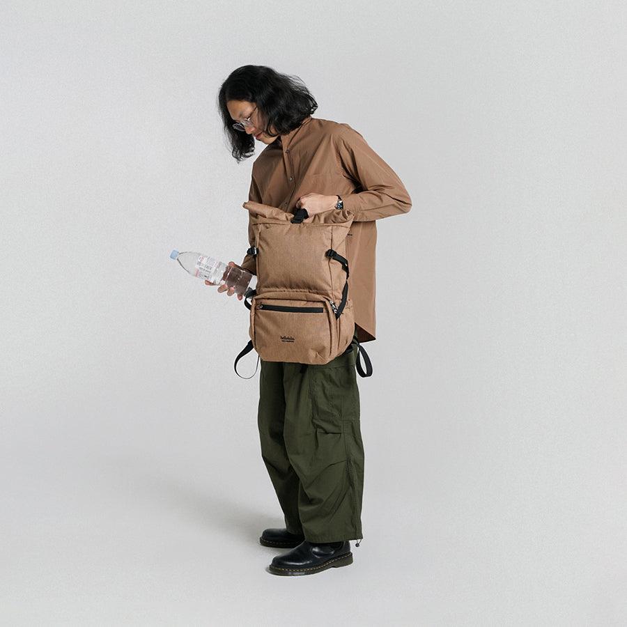 HELLOLULU Holger DSLR Camera Backpack - Waterproof Brown Camera Bag for Professional Photographers - Perfect for Travel, Hiking & Outdoor Photography