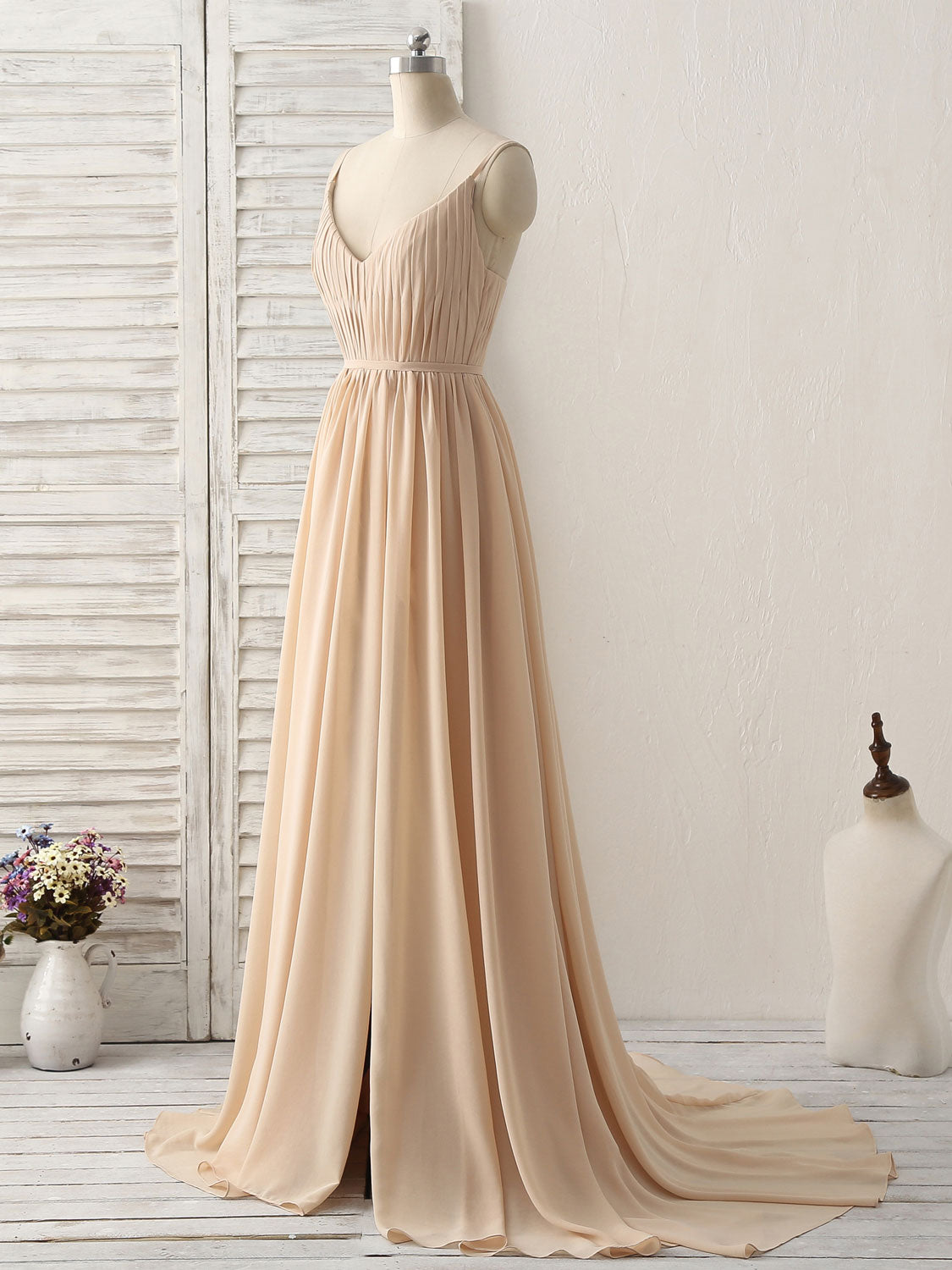Elegant V-Neck Chiffon Bridesmaid Dress for Prom & Wedding - Long Champagne Formal Gown for Special Occasions