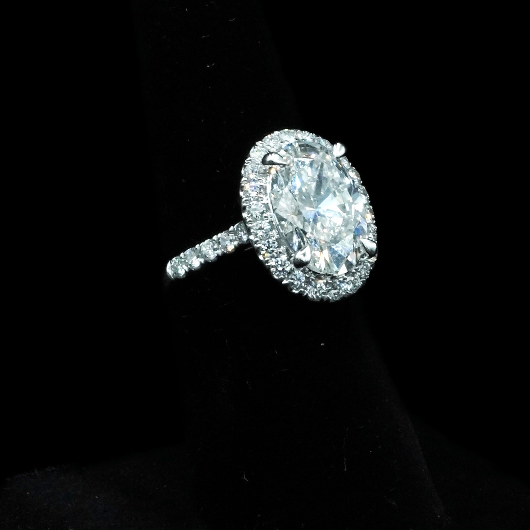 14K Gold Oval Cut Lab Grown Diamond Engagement Ring - 5 CT VVS Clarity, JTJ™ Certified | Perfect for Proposals, Anniversaries & Special Occasions