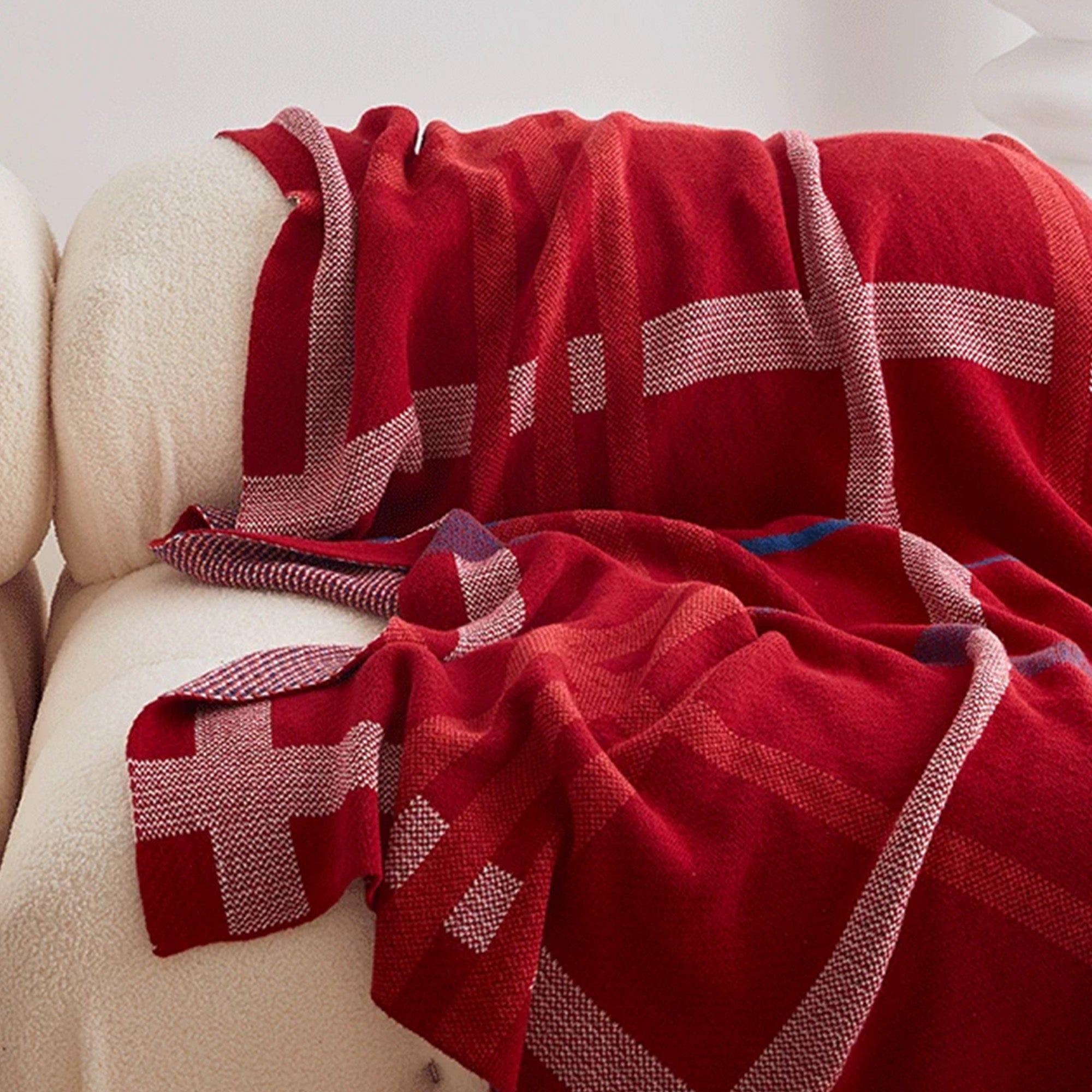 Soft & Stylish Bold Plaid Throw Blanket - Cozy Flannel Blanket for Couch, Bed & Winter Nights - Perfect for Home Decor, Gifts & Relaxation
