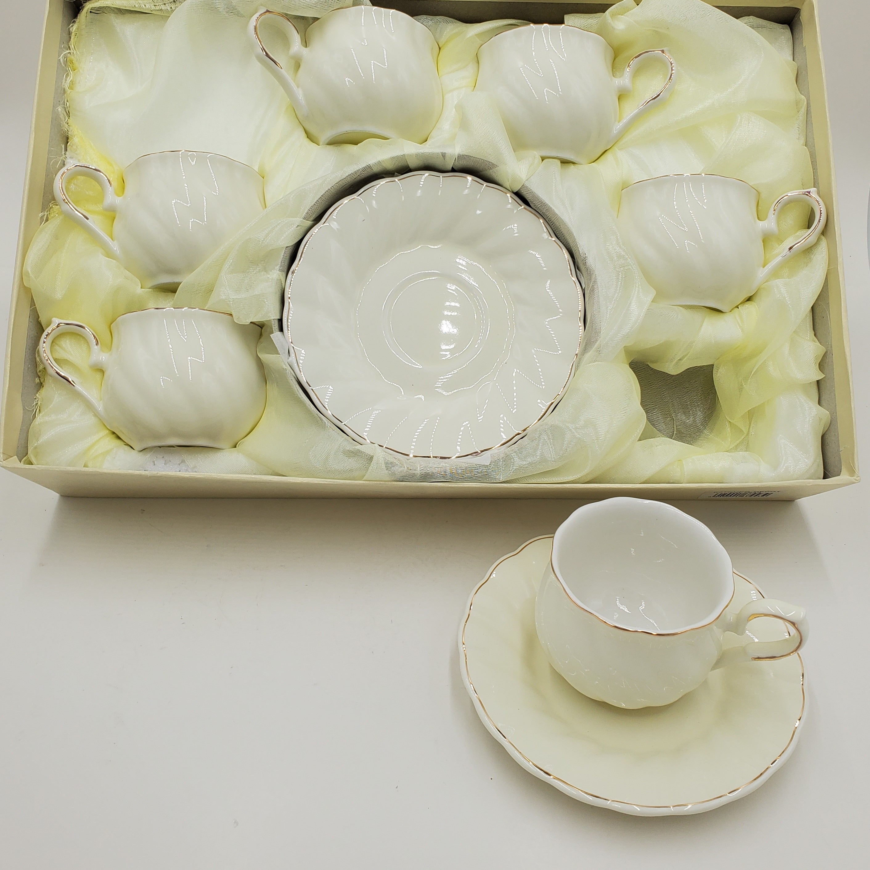 Elegant 6-Piece Gold Rim Tea Set - Perfect for Afternoon Tea, Bridal Showers & Gifting