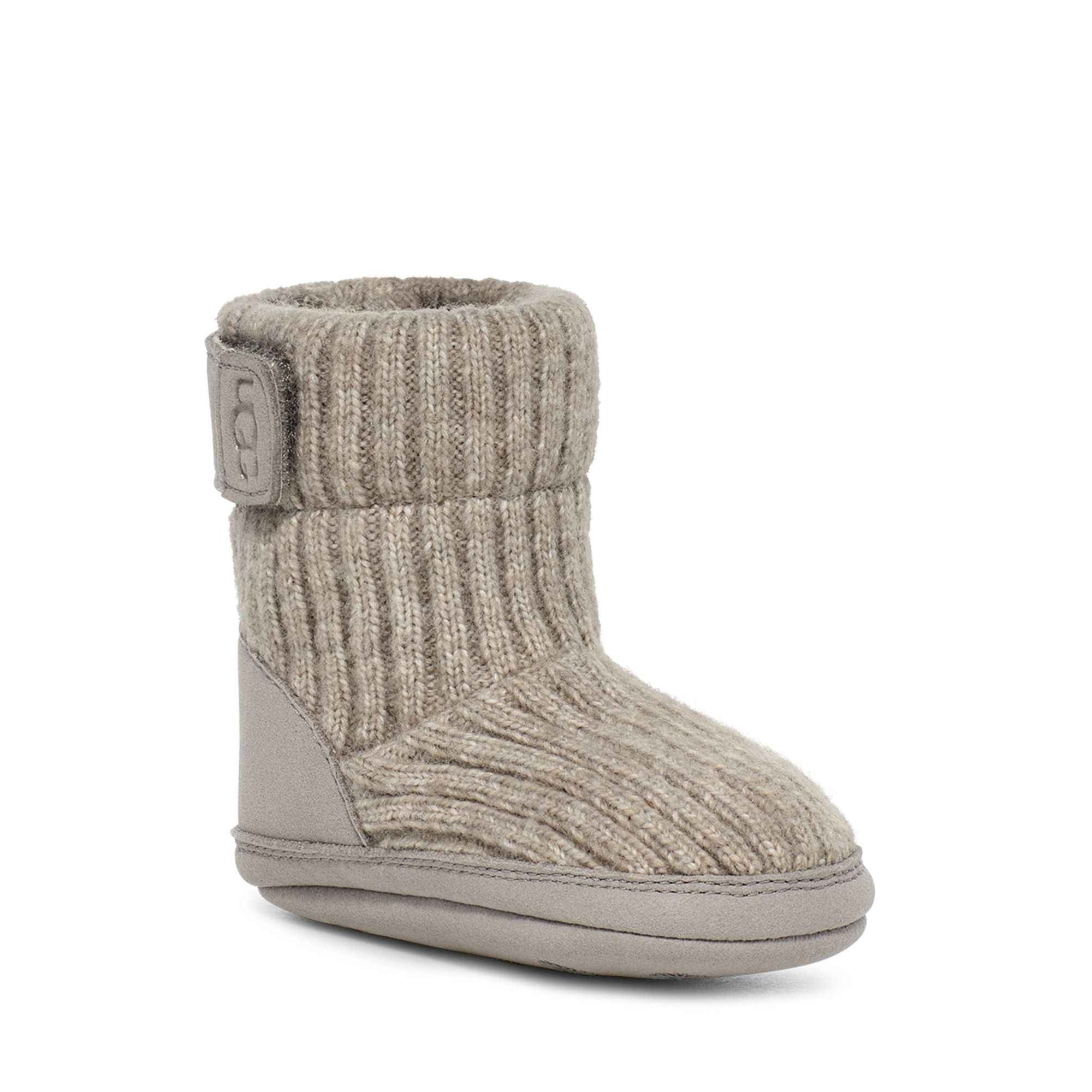 UGG Baby Skylar Boots & UGG Beanie Hat Set - Warm Winter Baby Shoes & Knit Hat for Girls & Boys - Cozy Outfit for Cold Weather, Snow Days & Holiday Photos