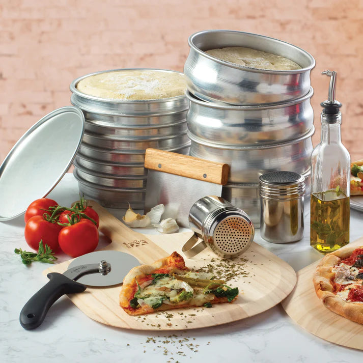Winco 4-Inch Stainless Steel Pizza Cutter with Ergonomic Black Handle - Perfect for Slicing Pizza, Pies, and Pastries at Home or Restaurant