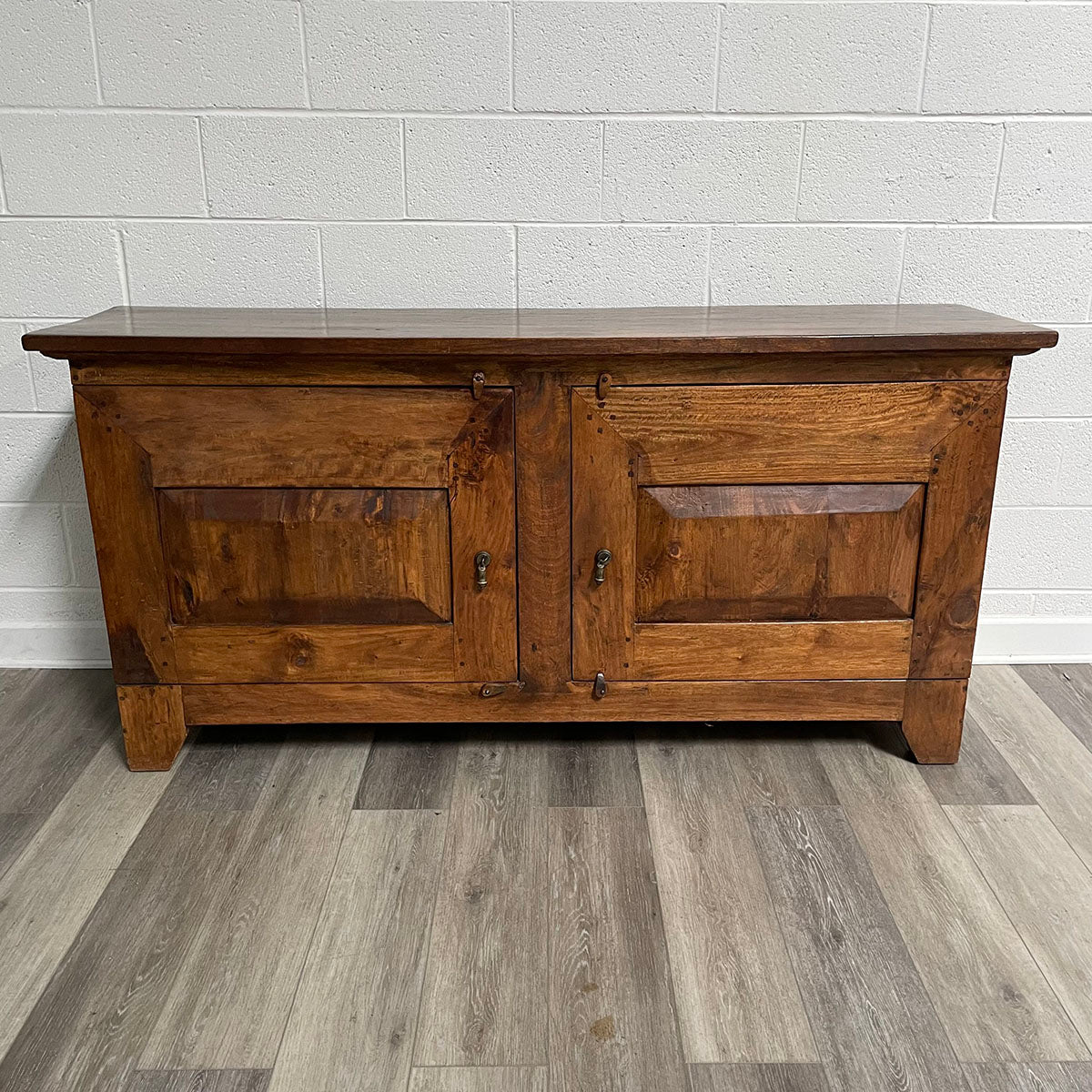 2 Door Sideboard Buffet Cabinet - Modern Wooden Storage Console Table for Dining Room & Living Room - Perfect for Organizing Dishes, Linens & Home Decor