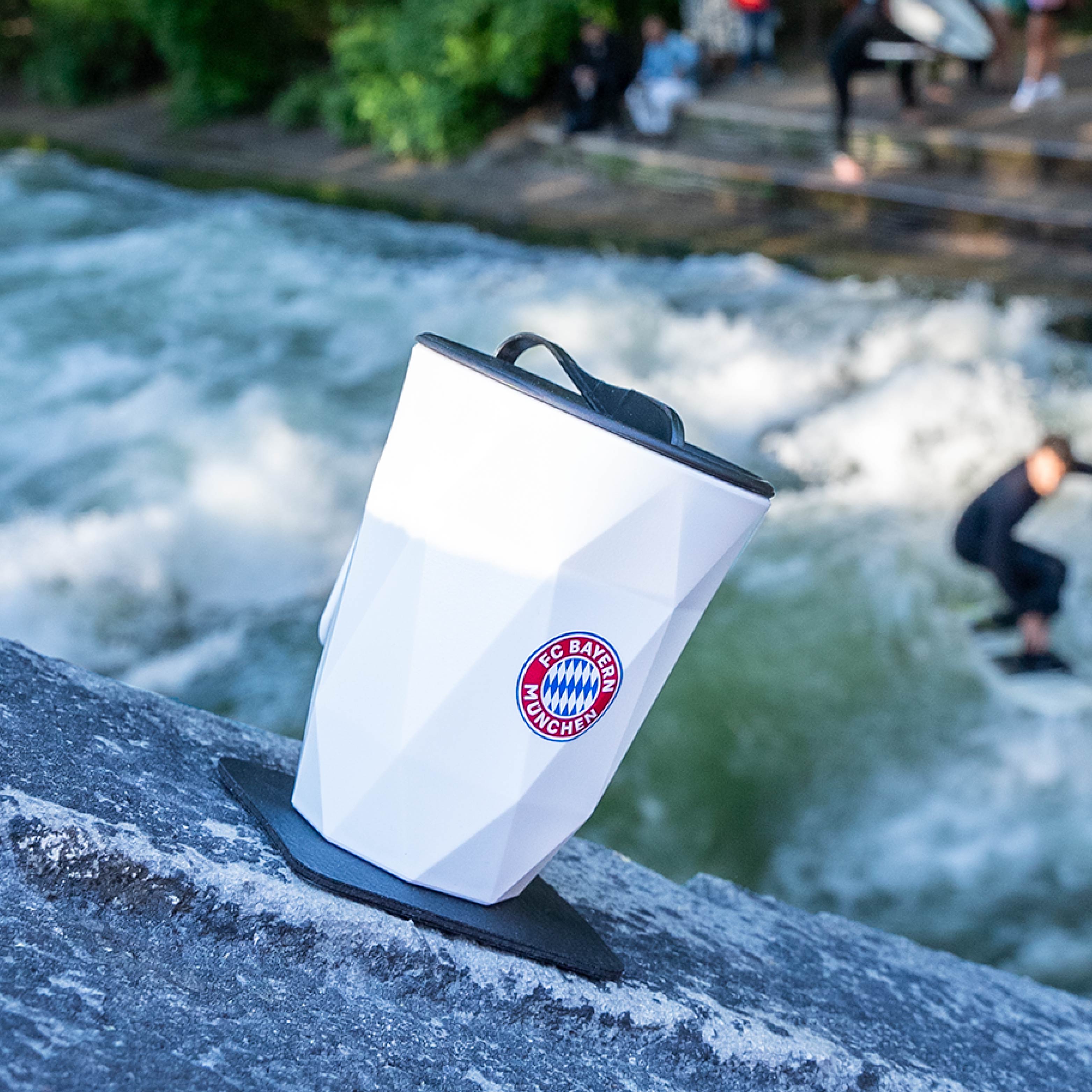 FC Bayern Munich Magnetic Plastic Travel Mug - Insulated Coffee Cup for Fans, Office & Outdoor Use