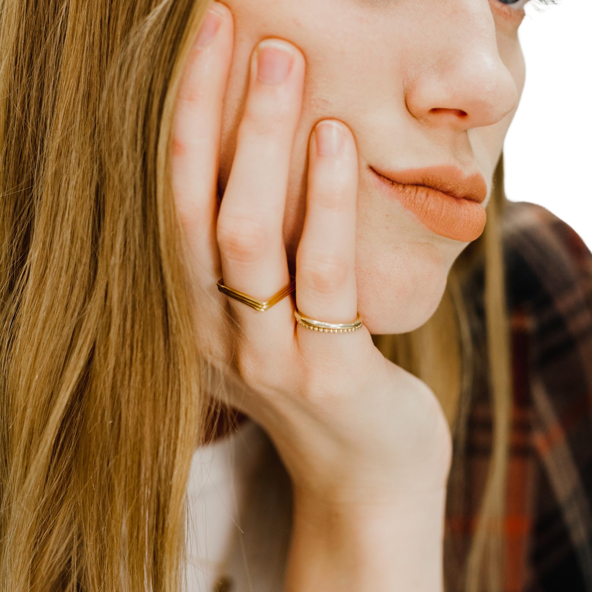 Hammered Gold Stackable Rings for Women - Minimalist Thin Gold Rings Set of 5 (Size 5) - Perfect for Layering, Everyday Wear & Gift Giving