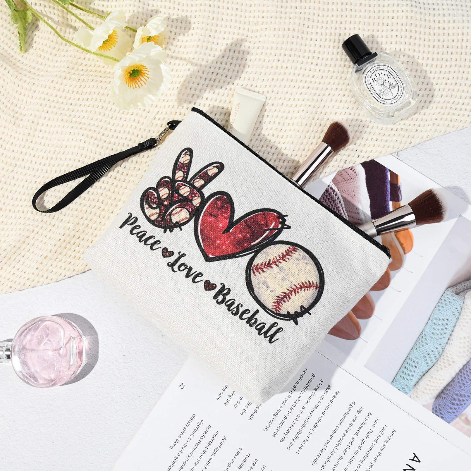 Baseball Makeup Bag for Women & Girls - Perfect Baseball Coach Gift, Team Gifts for Players & Fans - Great Birthday Present for Baseball Lovers - Ideal for Games, Travel & Sports Events