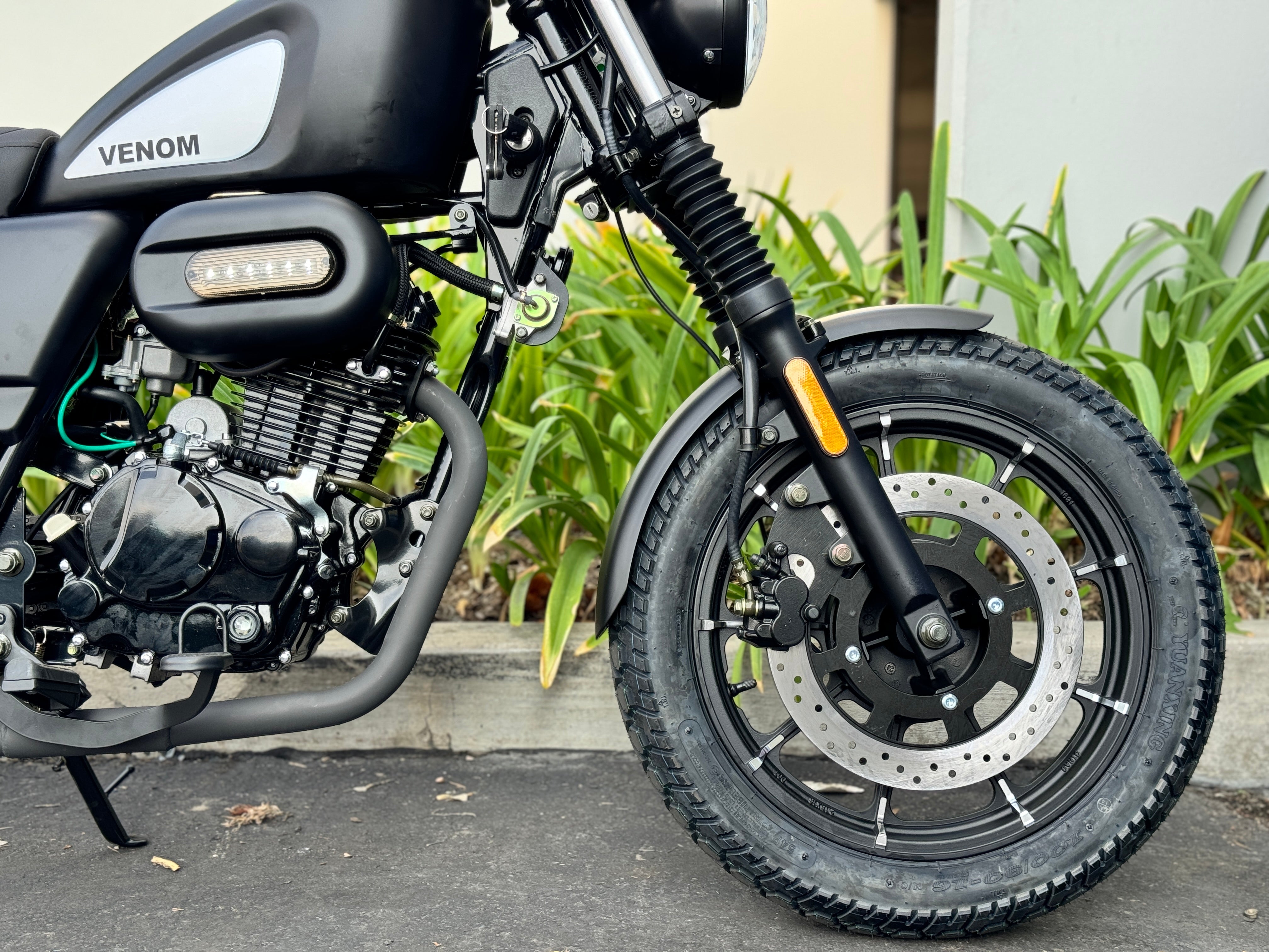 Venom Ghost 250cc Chopper Motorcycle - 5 Speed Manual Transmission - Matte Black Finish - Cruiser Bike for Urban Commuting & Weekend Rides