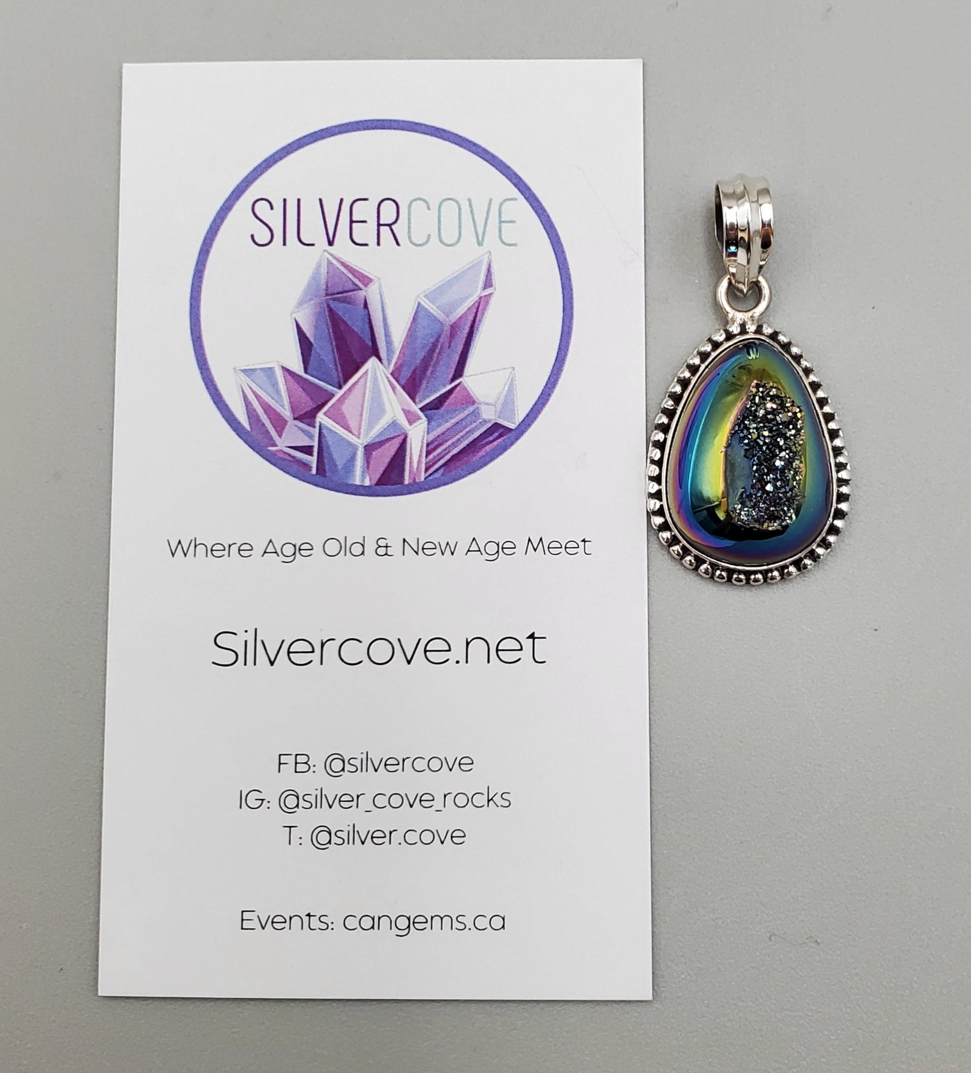 Aura Druzy Pendant Necklace - Natural Crystal Jewelry for Women, Healing Stone Pendant with Adjustable Chain - Perfect for Meditation, Yoga & Spiritual Gifts