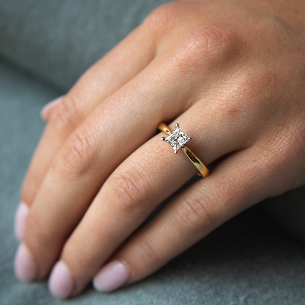 18ct Yellow Gold Solitaire Ring with 1 Carat Certified Diamond - Elegant Engagement Ring for Women, Perfect for Proposals, Anniversaries & Special Occasions